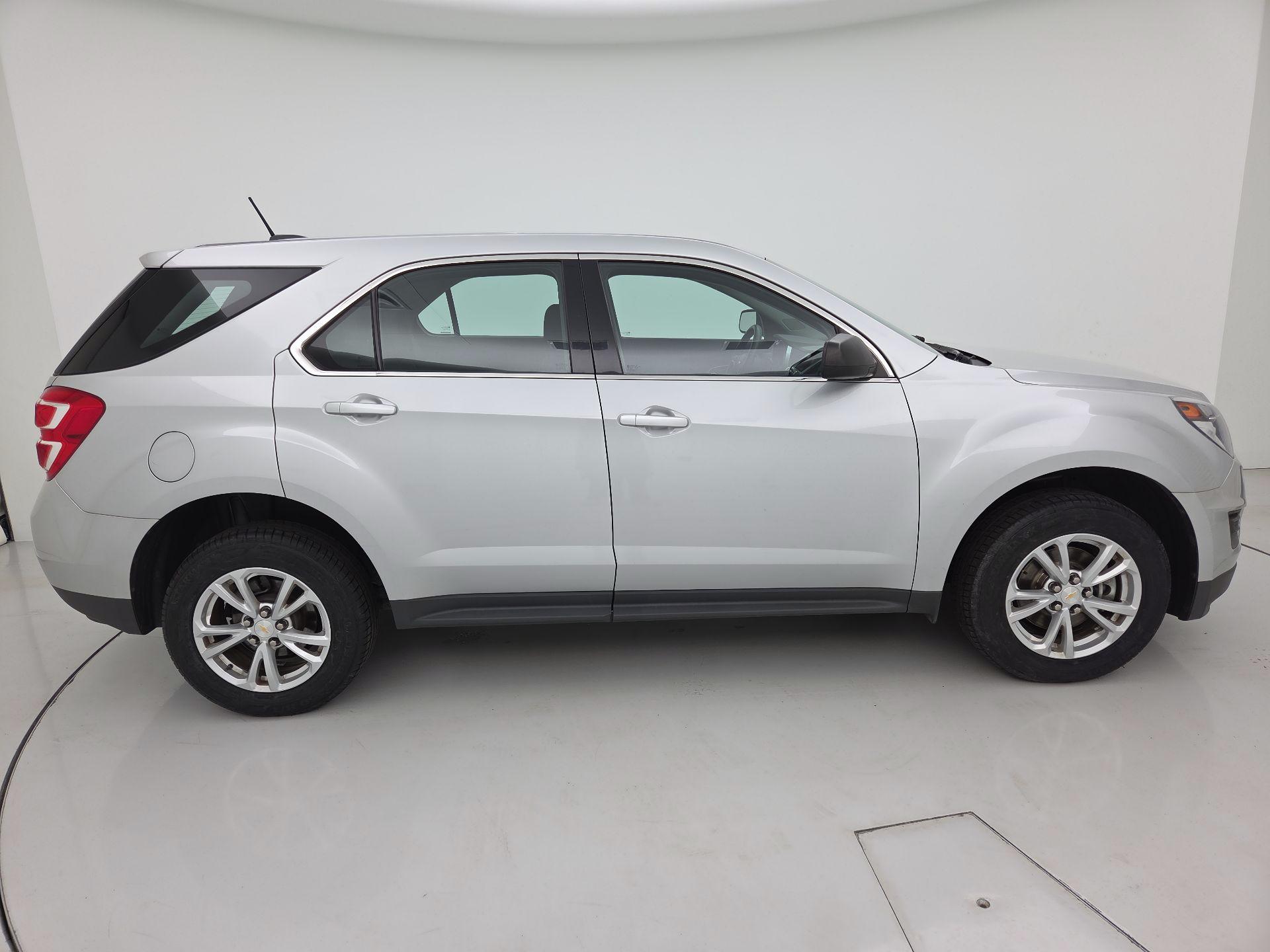 Thumbnail: 2017 Chevrolet Equinox - 4