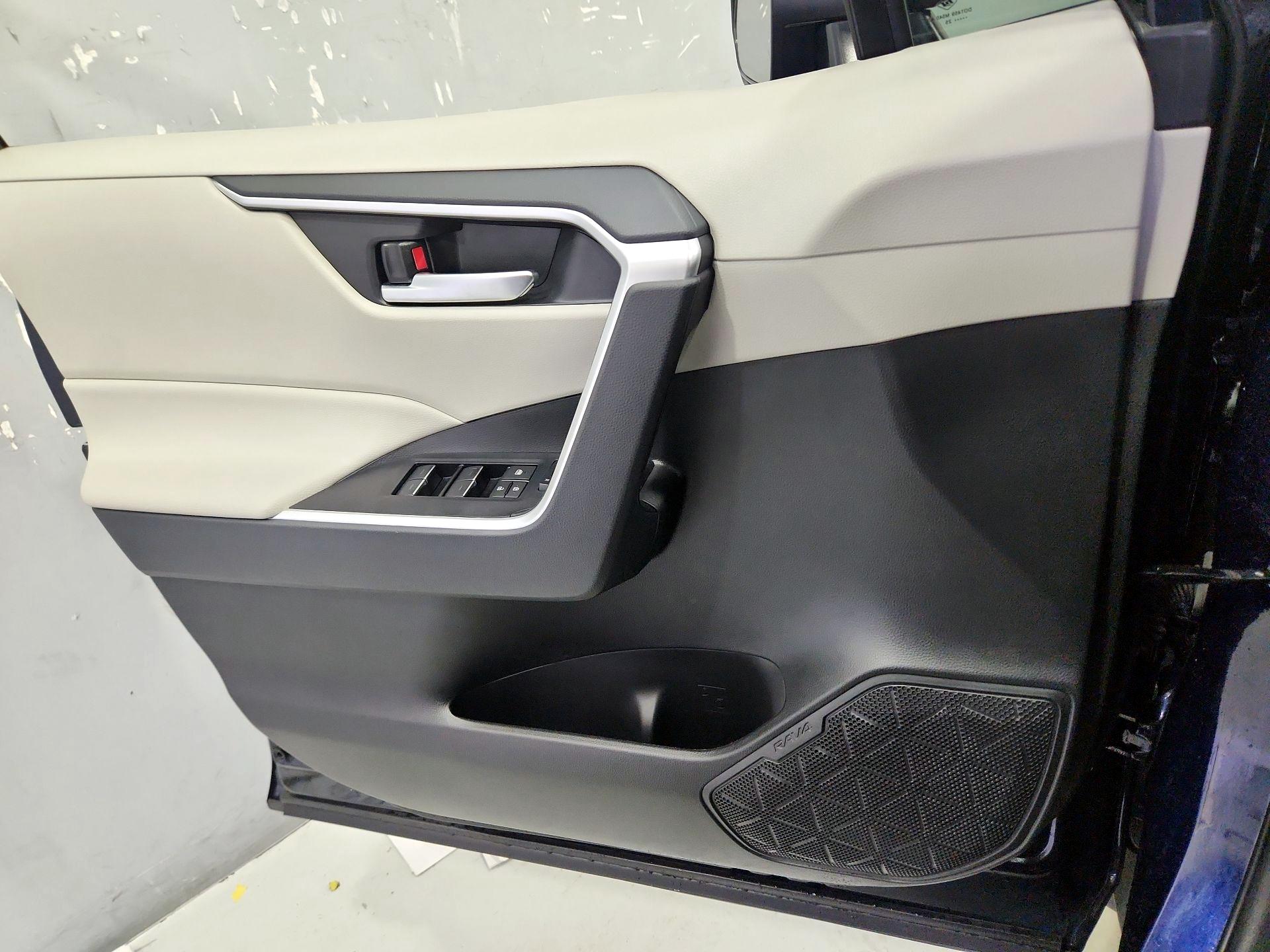 Thumbnail: 2025 Toyota RAV4 - 12