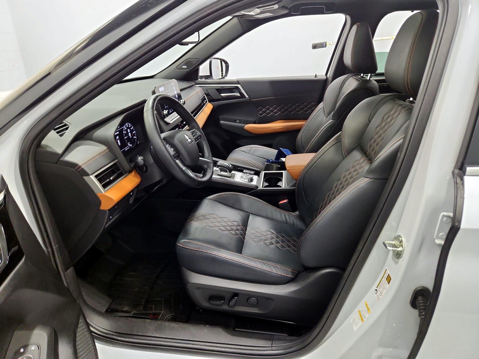 Thumbnail: 2022 Mitsubishi Outlander - 11