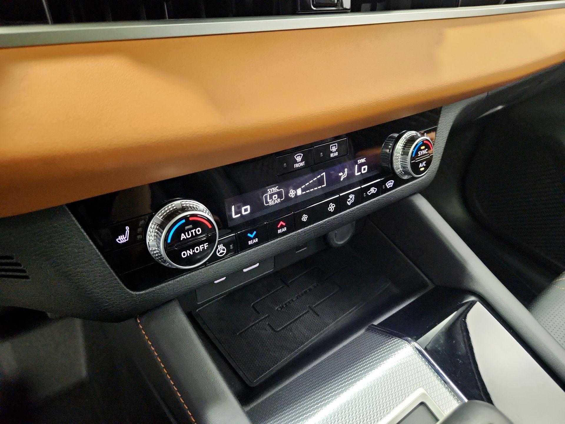 Thumbnail: 2022 Mitsubishi Outlander - 17