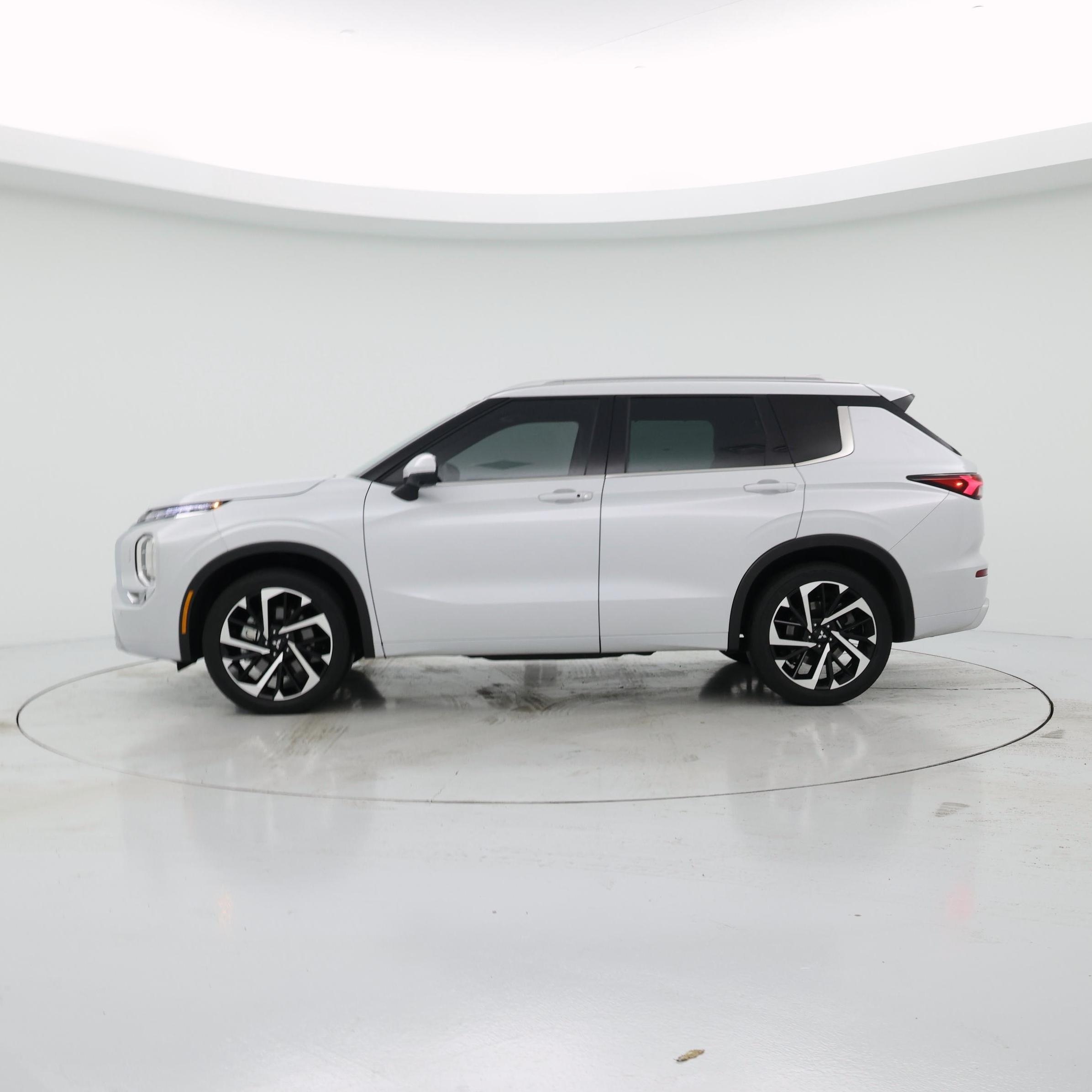 Thumbnail: 2022 Mitsubishi Outlander - 3