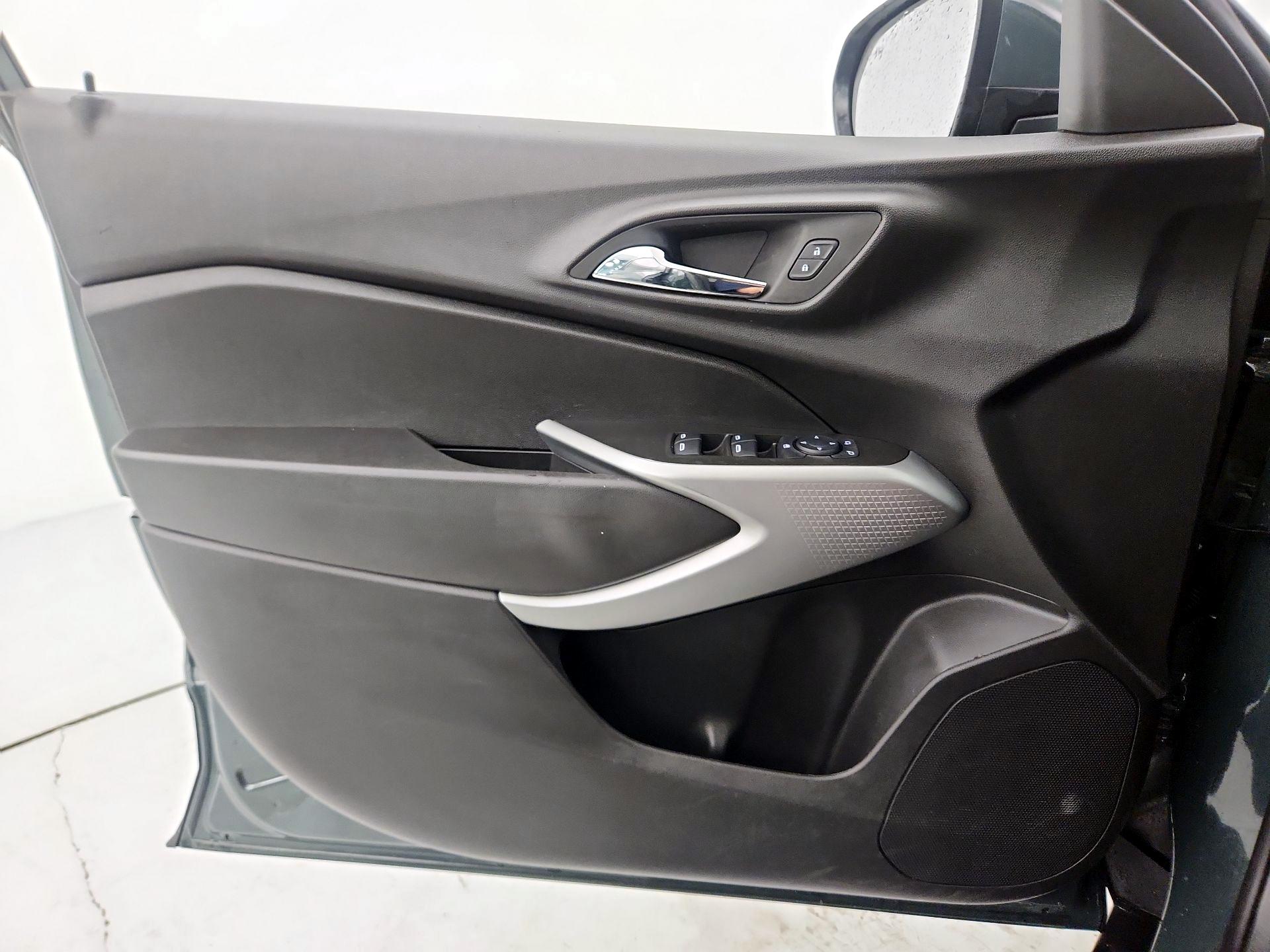 Thumbnail: 2025 Chevrolet Trax - 12