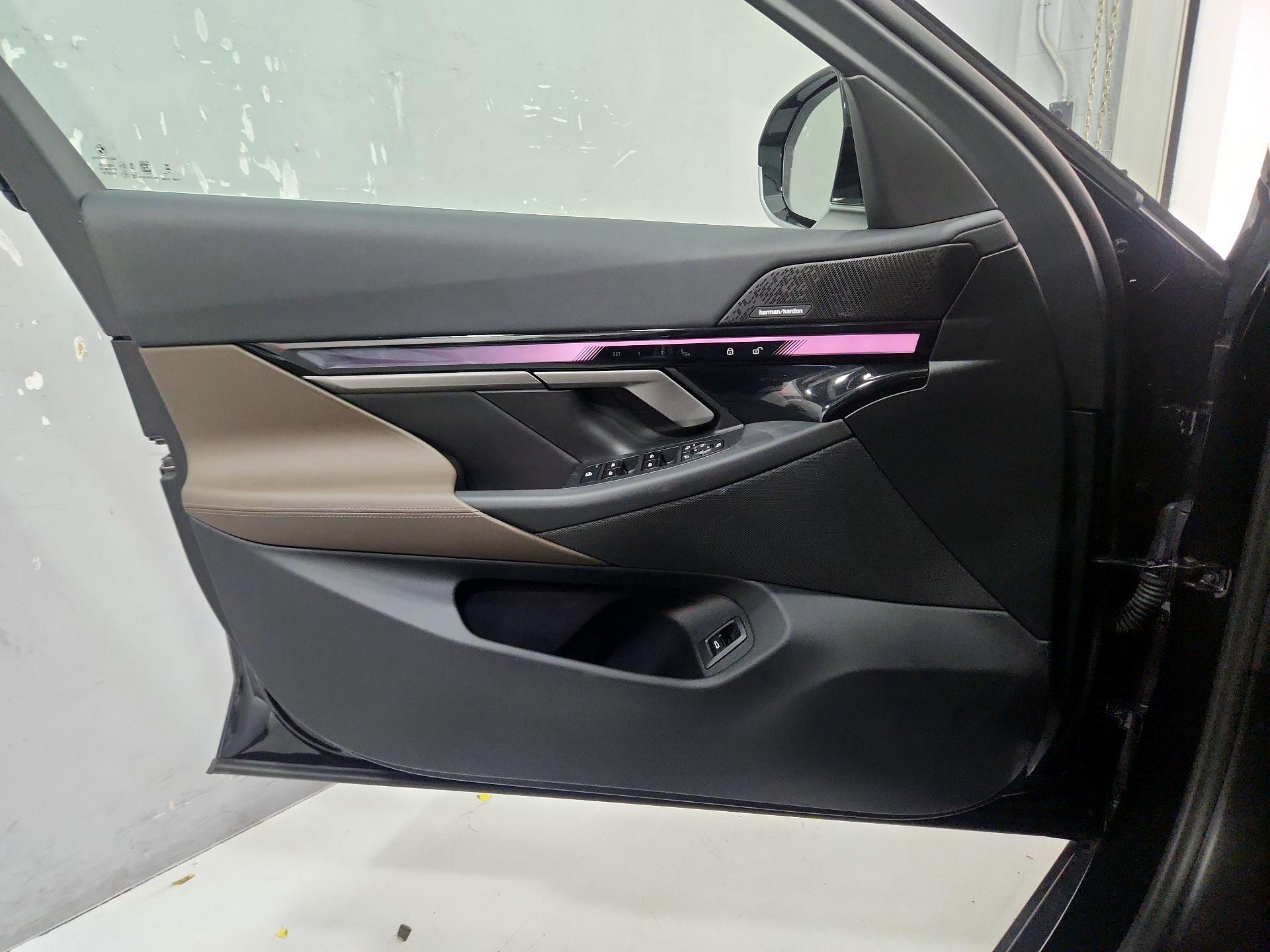 Thumbnail: 2025 BMW 5 Series - 12