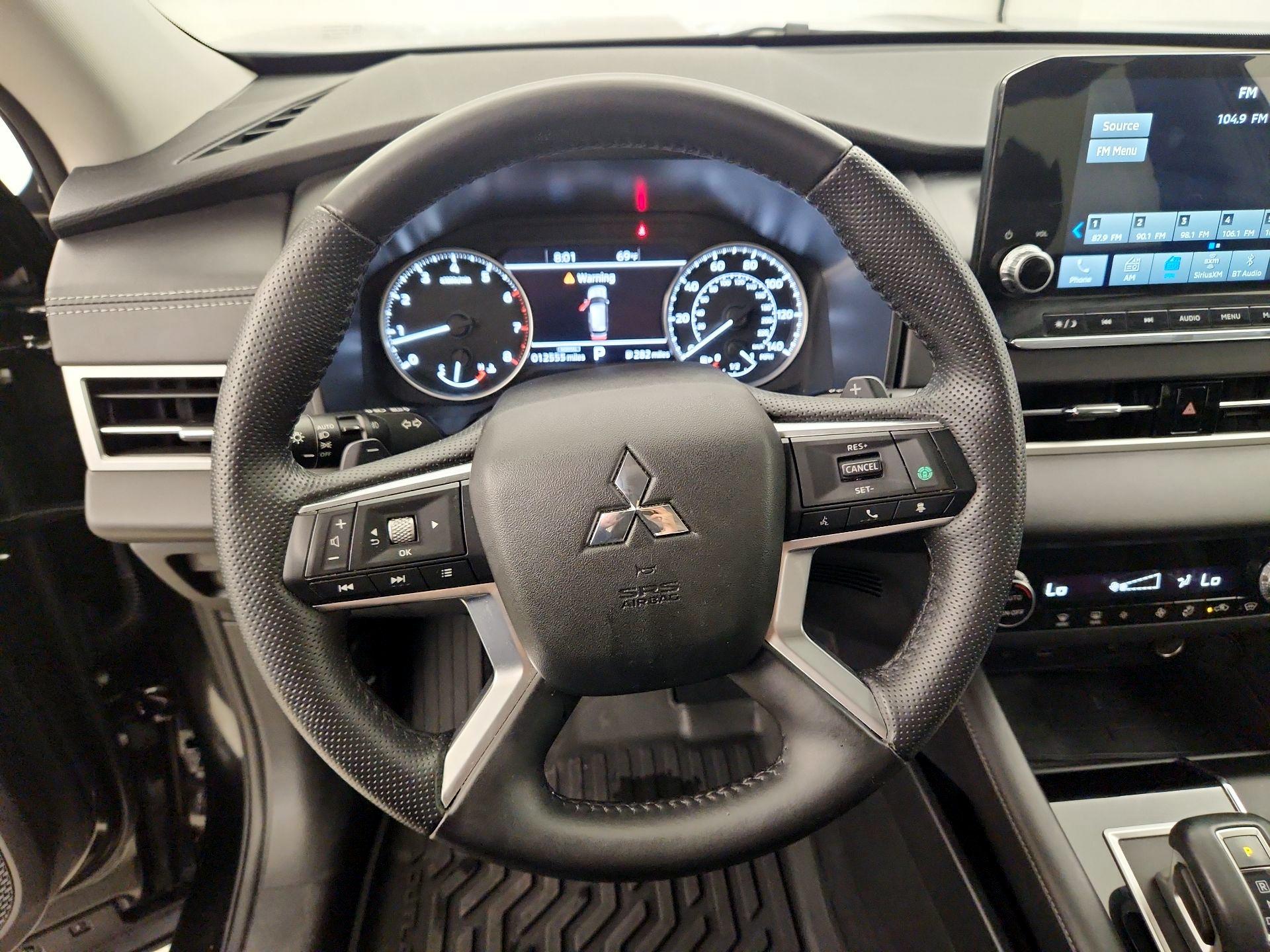 Thumbnail: 2024 Mitsubishi Outlander - 10