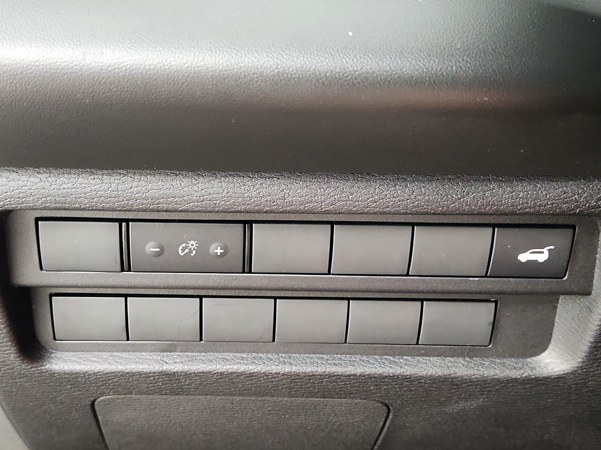 Thumbnail: 2024 Mitsubishi Outlander - 13