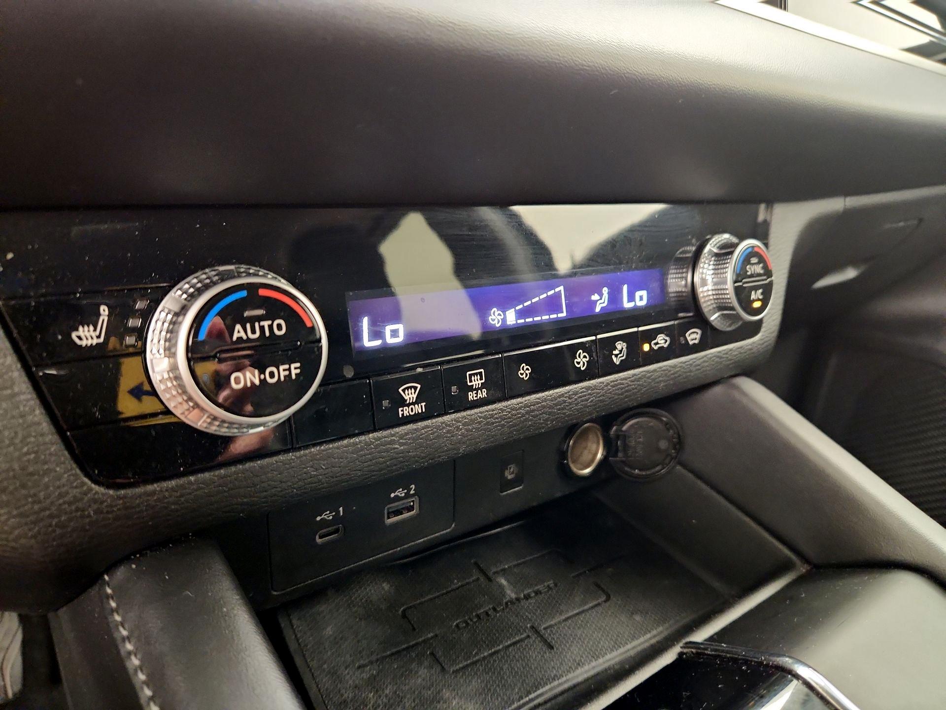 Thumbnail: 2024 Mitsubishi Outlander - 17