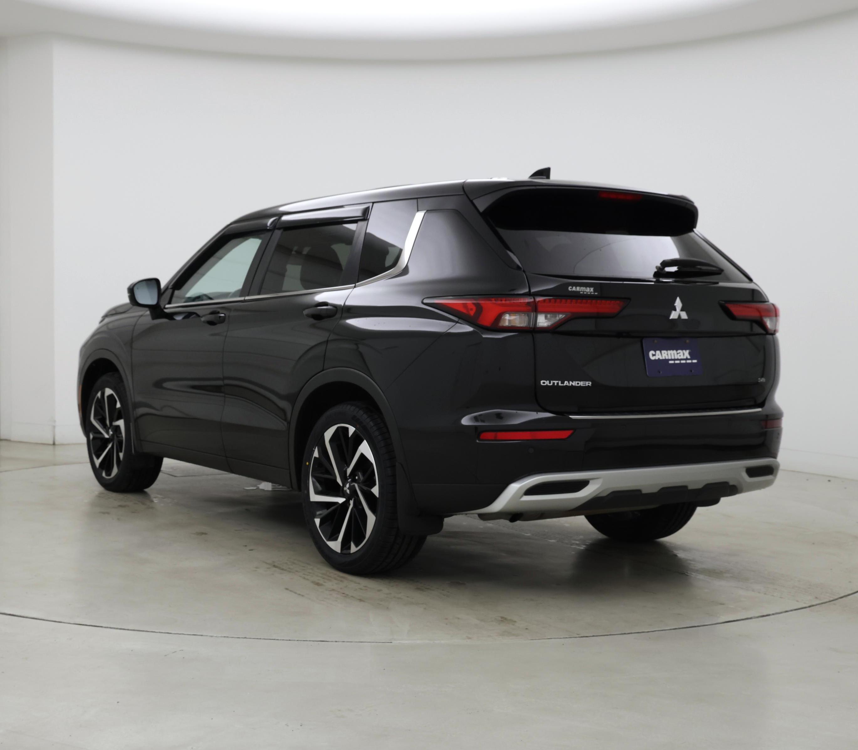 Thumbnail: 2024 Mitsubishi Outlander - 2
