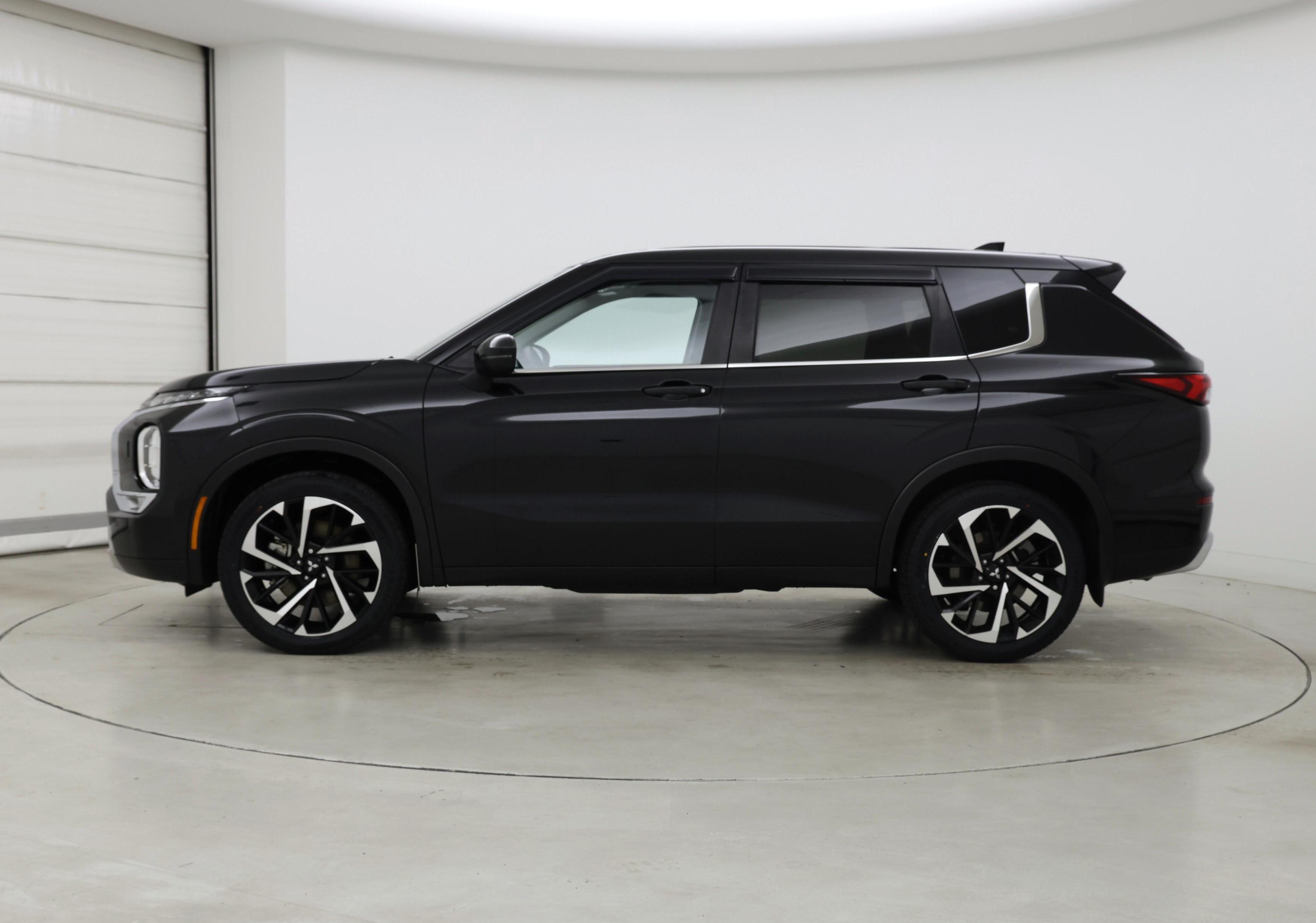Thumbnail: 2024 Mitsubishi Outlander - 3