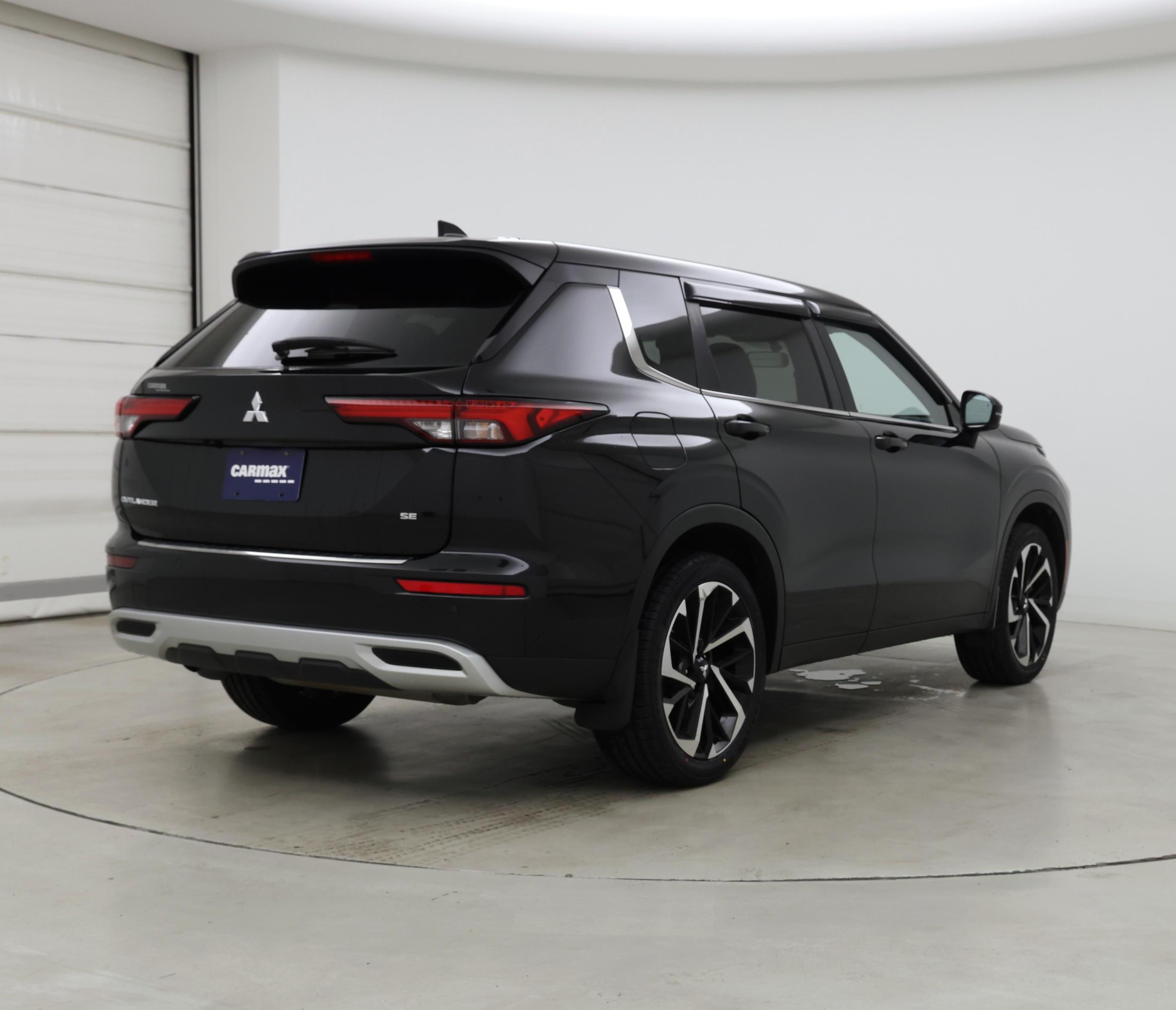 Thumbnail: 2024 Mitsubishi Outlander - 8