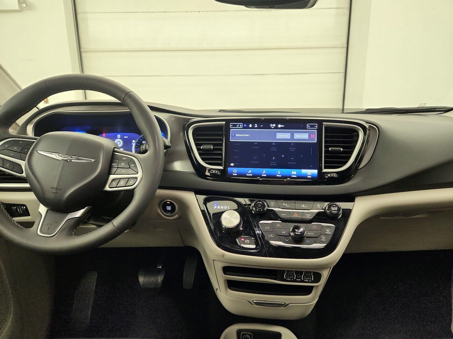 Thumbnail: 2024 Chrysler Pacifica - 9