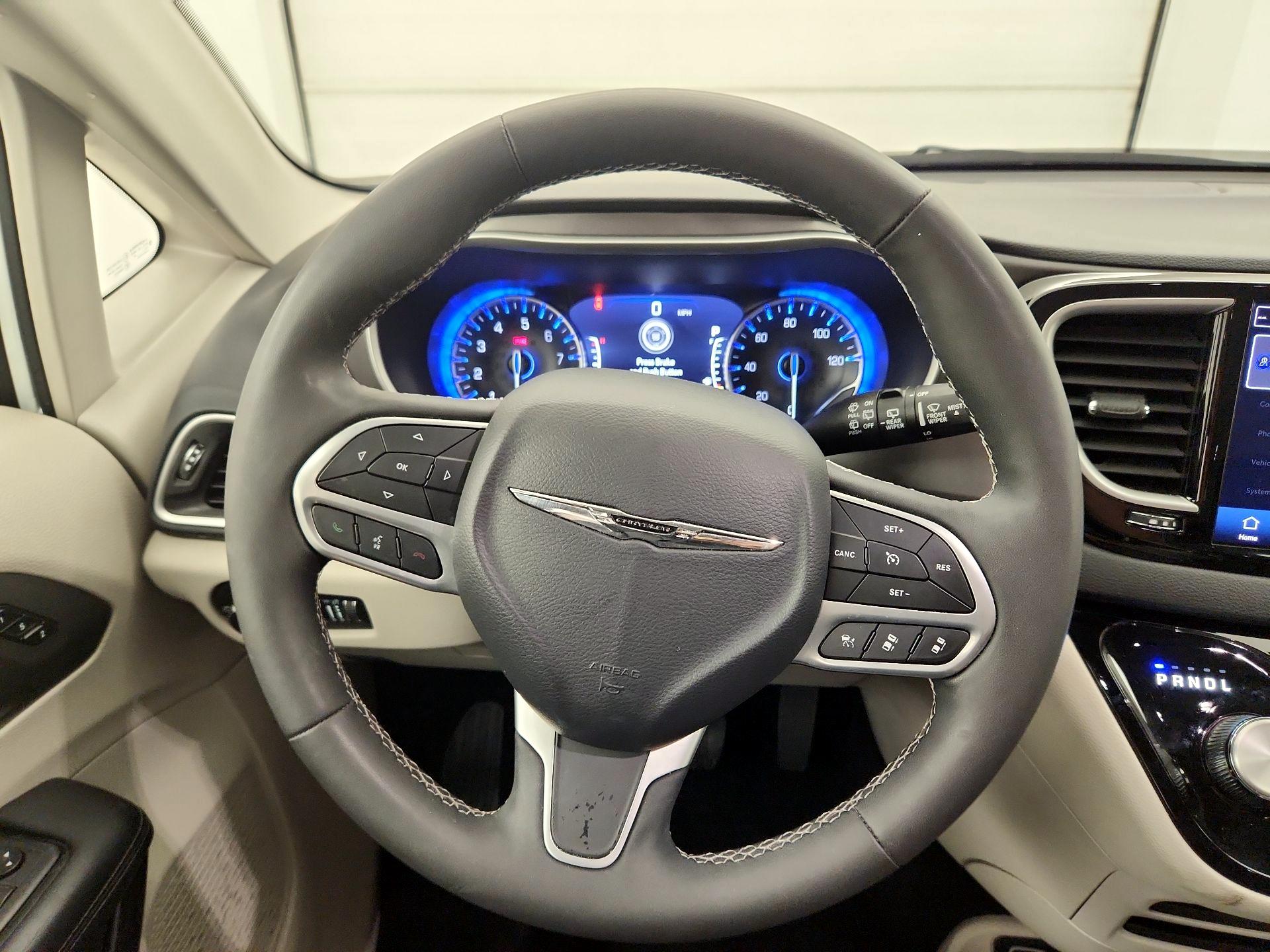 Thumbnail: 2024 Chrysler Pacifica - 10
