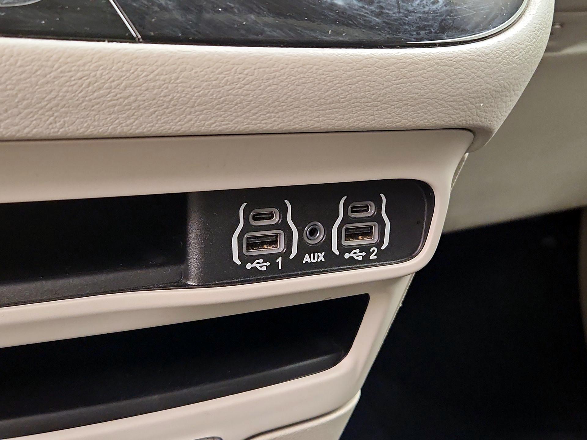 Thumbnail: 2024 Chrysler Pacifica - 18