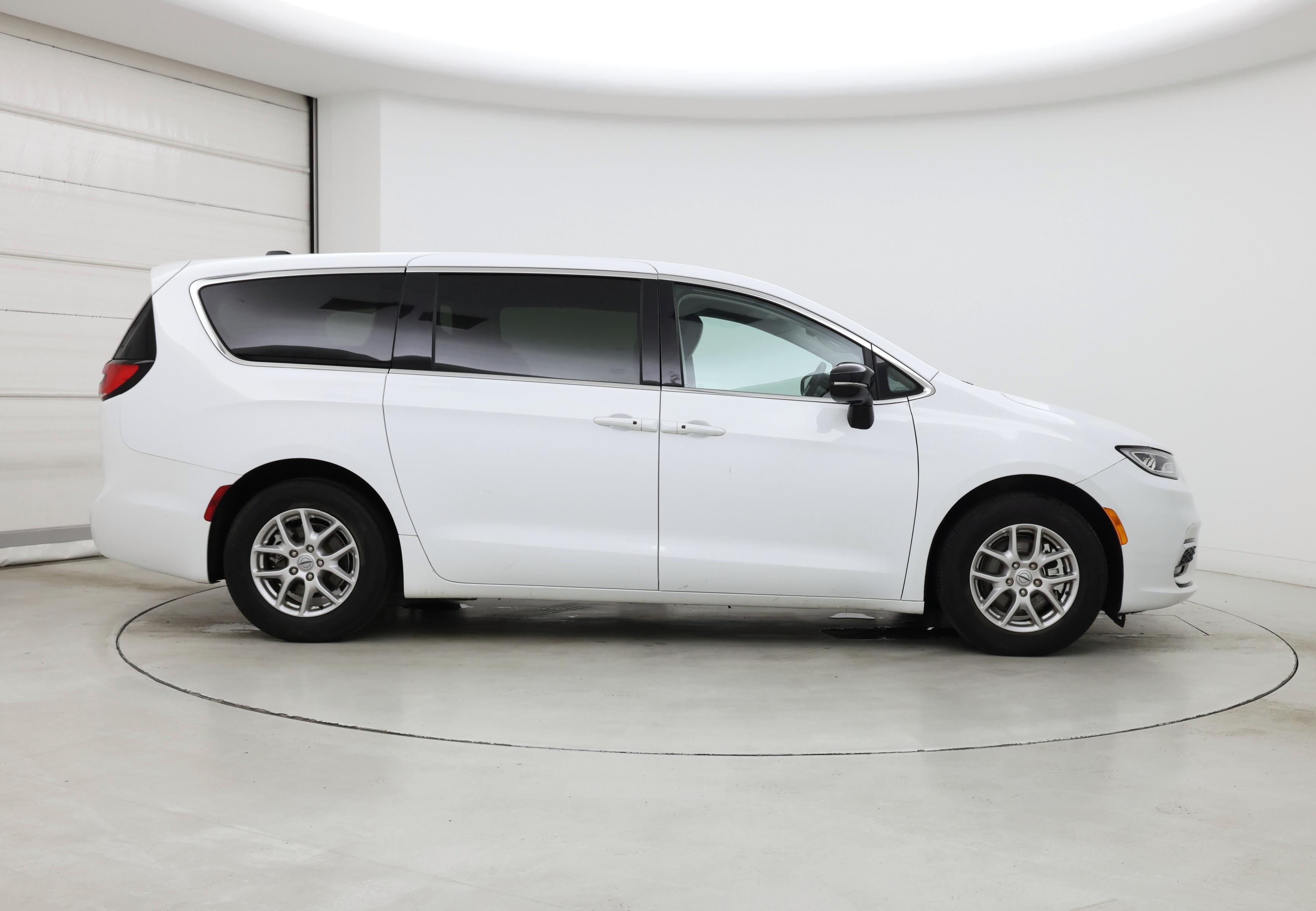 Thumbnail: 2024 Chrysler Pacifica - 7