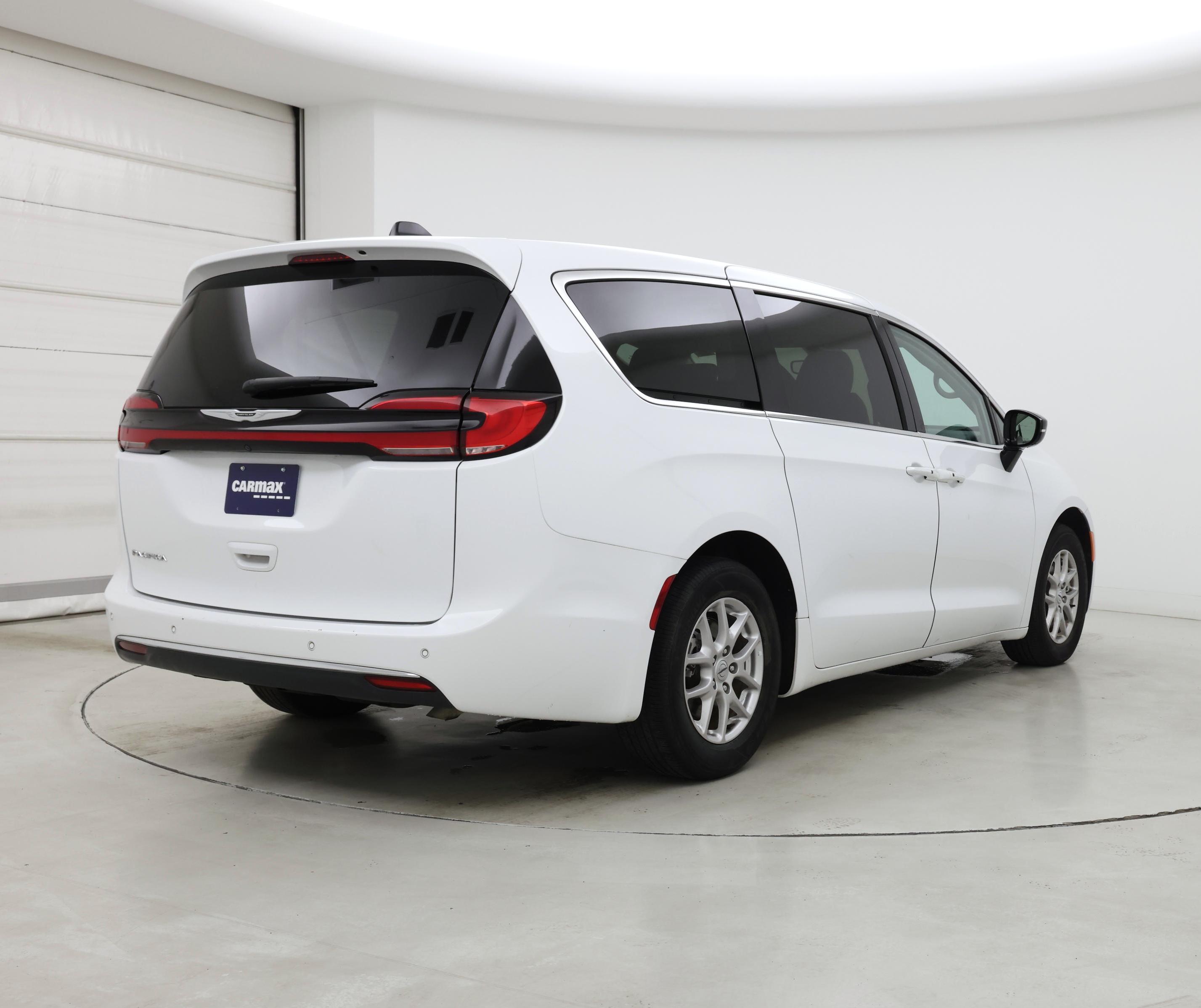 Thumbnail: 2024 Chrysler Pacifica - 8