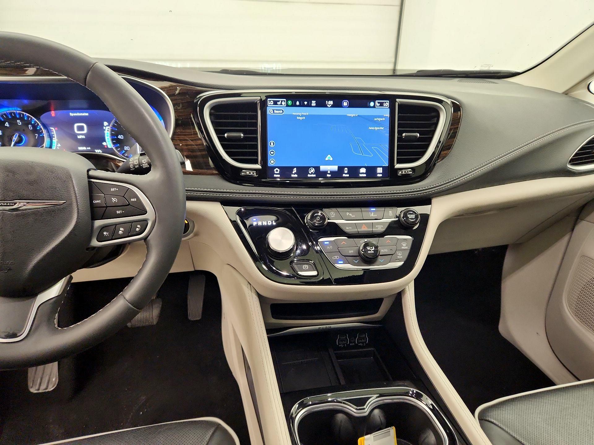 Thumbnail: 2023 Chrysler Pacifica - 9