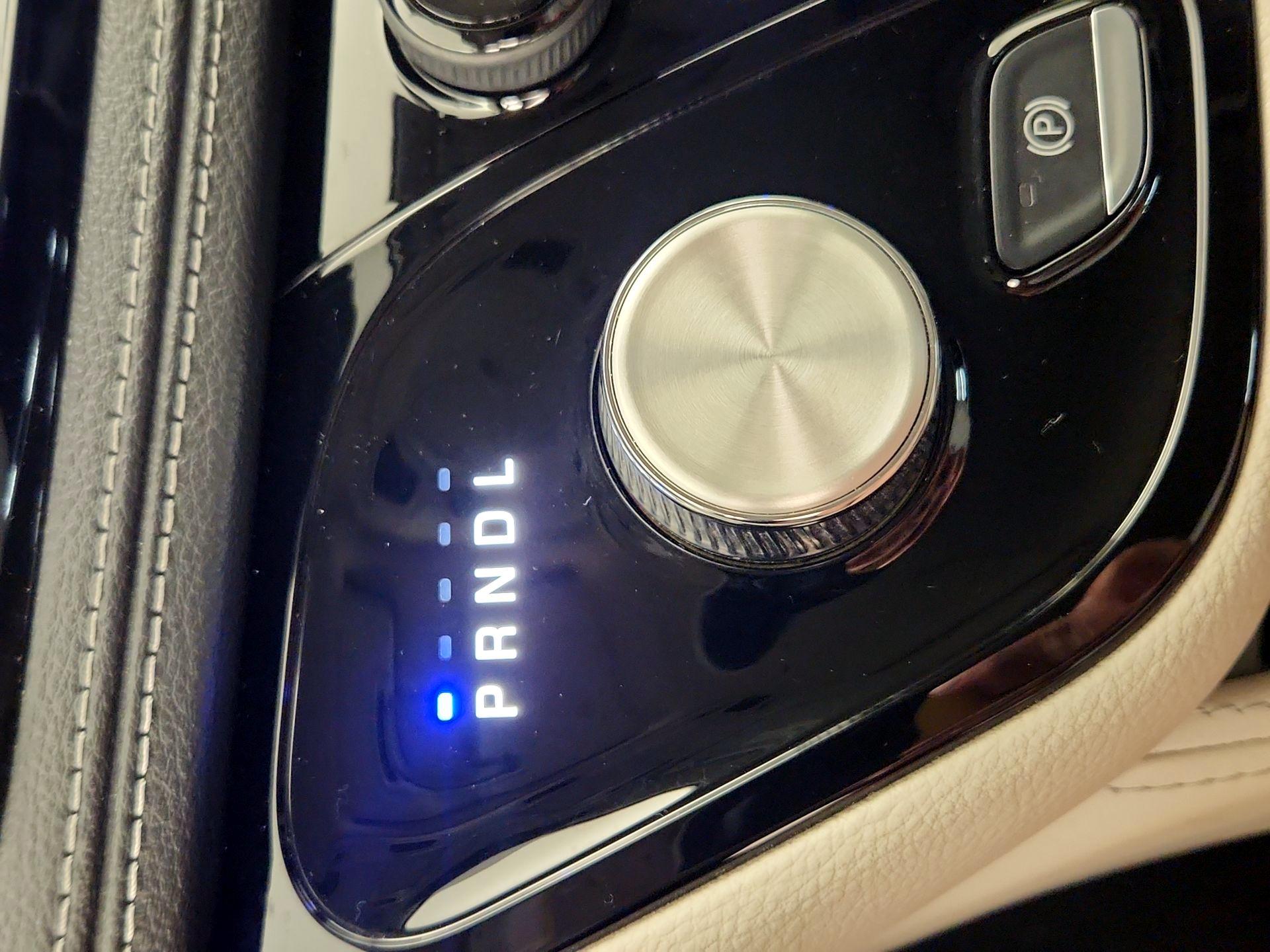 Thumbnail: 2023 Chrysler Pacifica - 18
