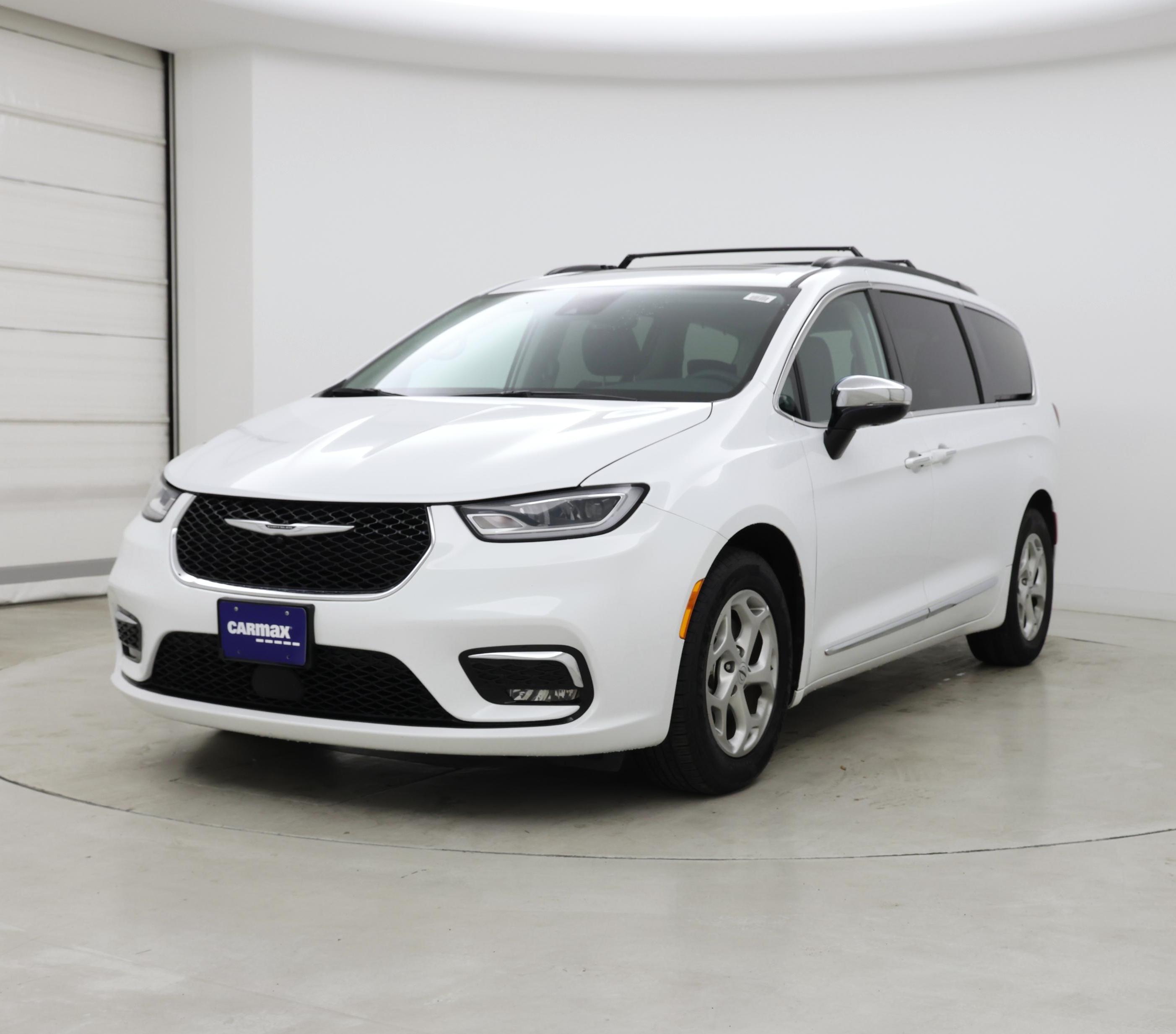 Thumbnail: 2023 Chrysler Pacifica - 4