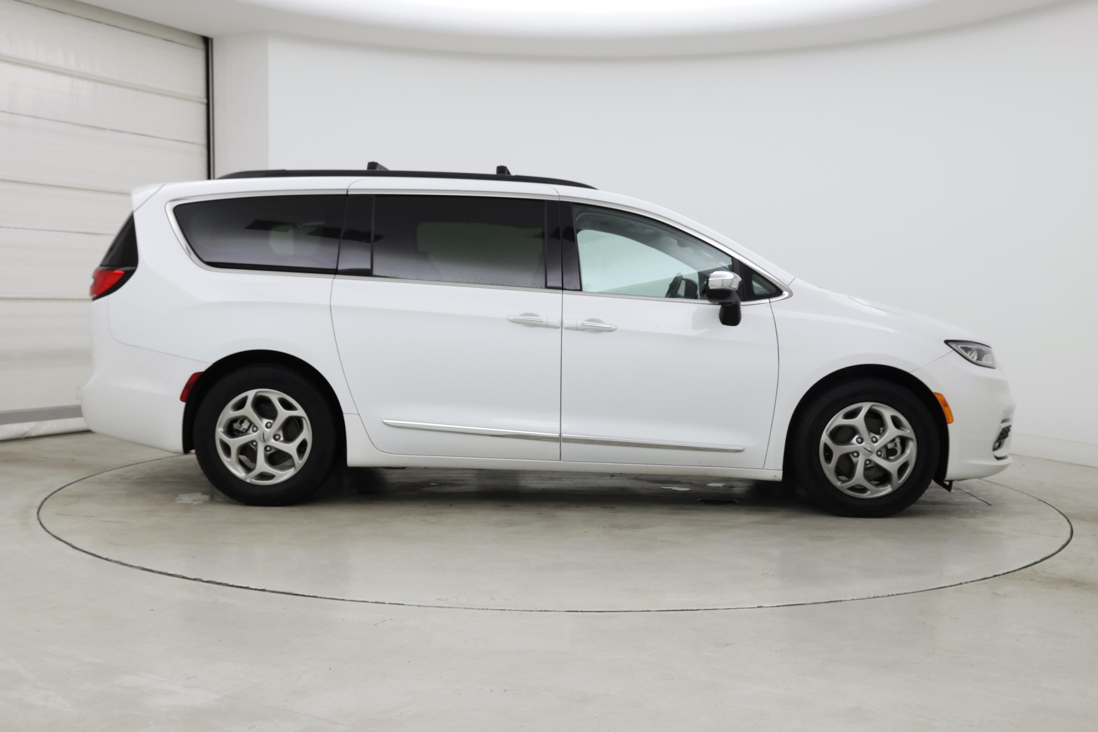 Thumbnail: 2023 Chrysler Pacifica - 7