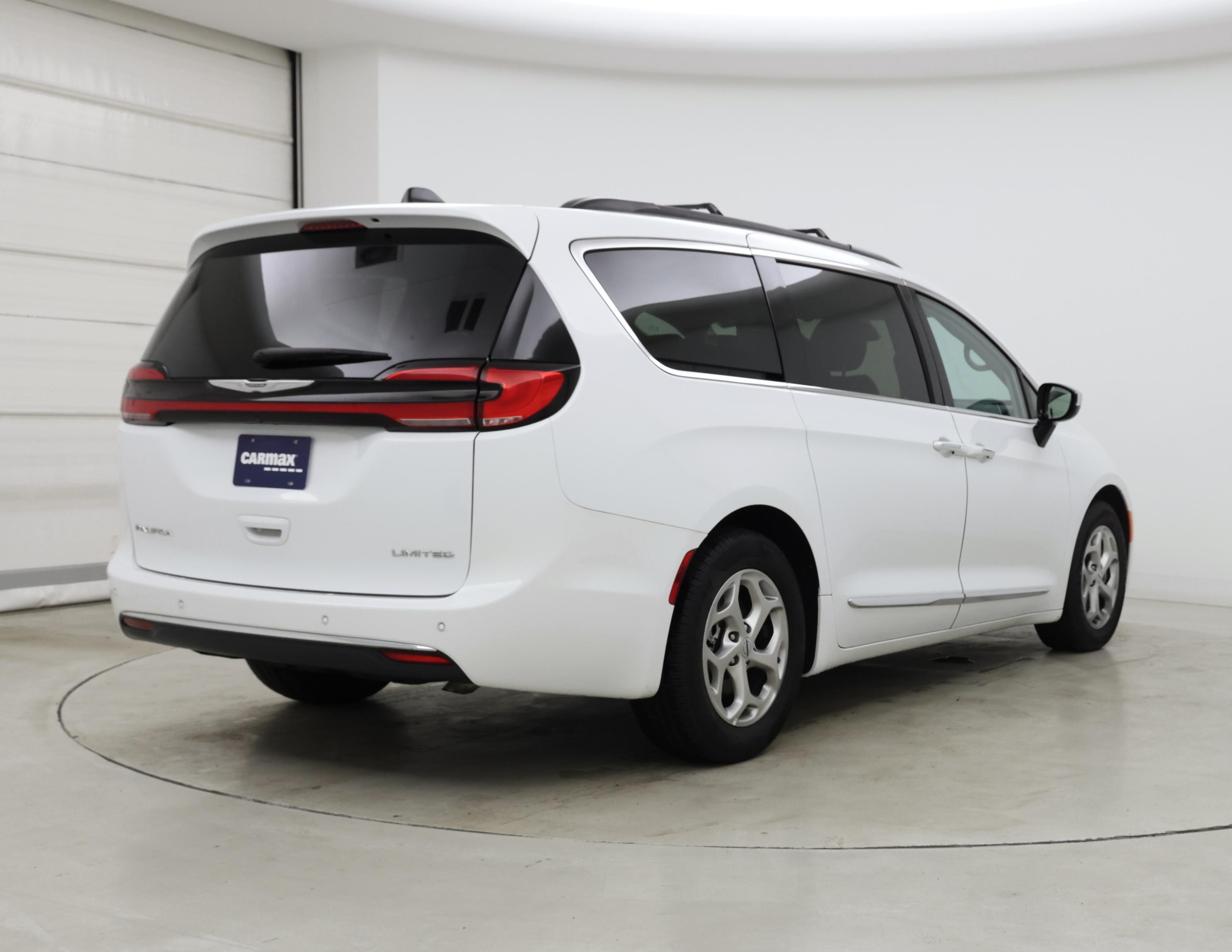 Thumbnail: 2023 Chrysler Pacifica - 8