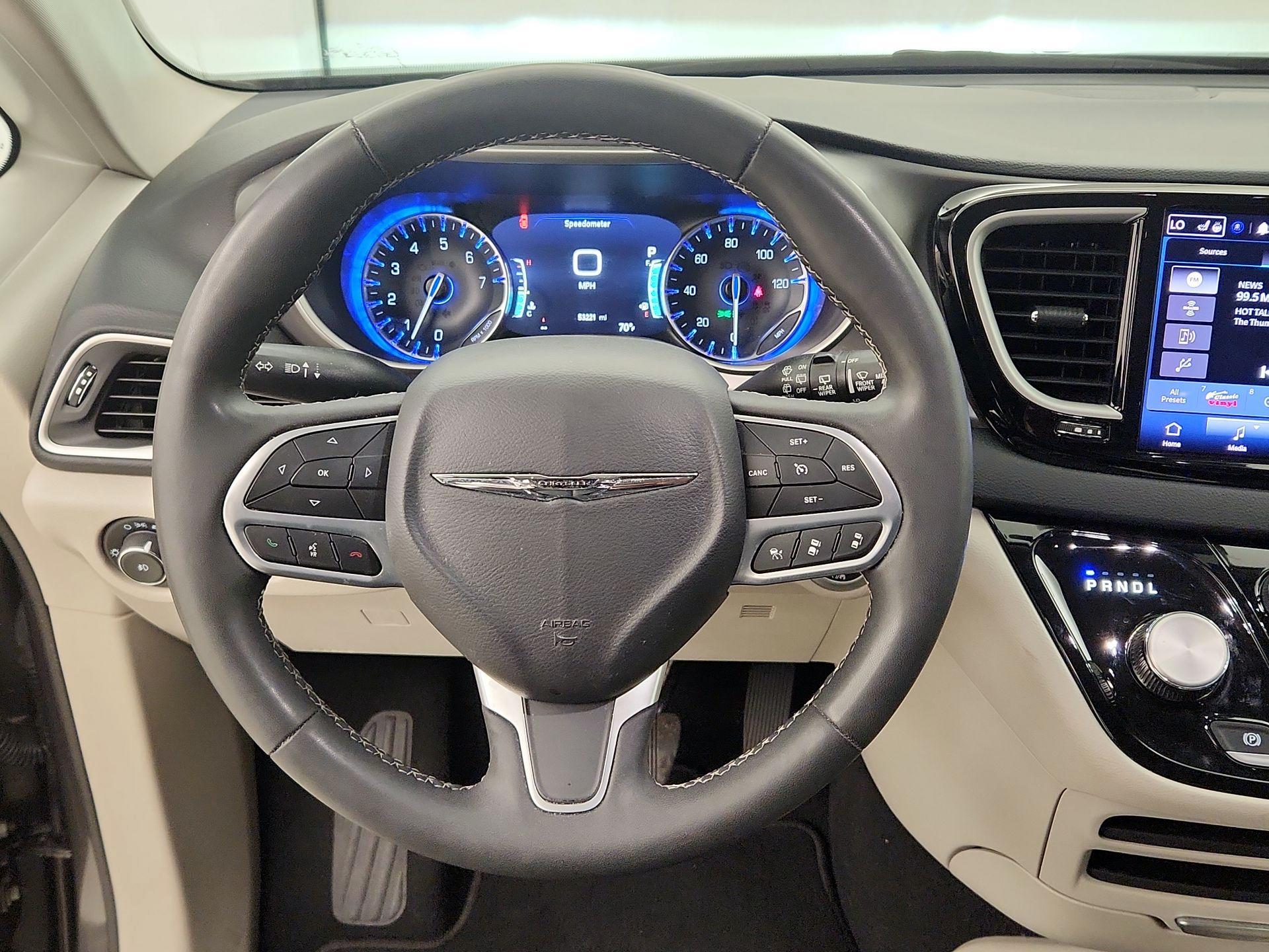 Thumbnail: 2023 Chrysler Pacifica - 10