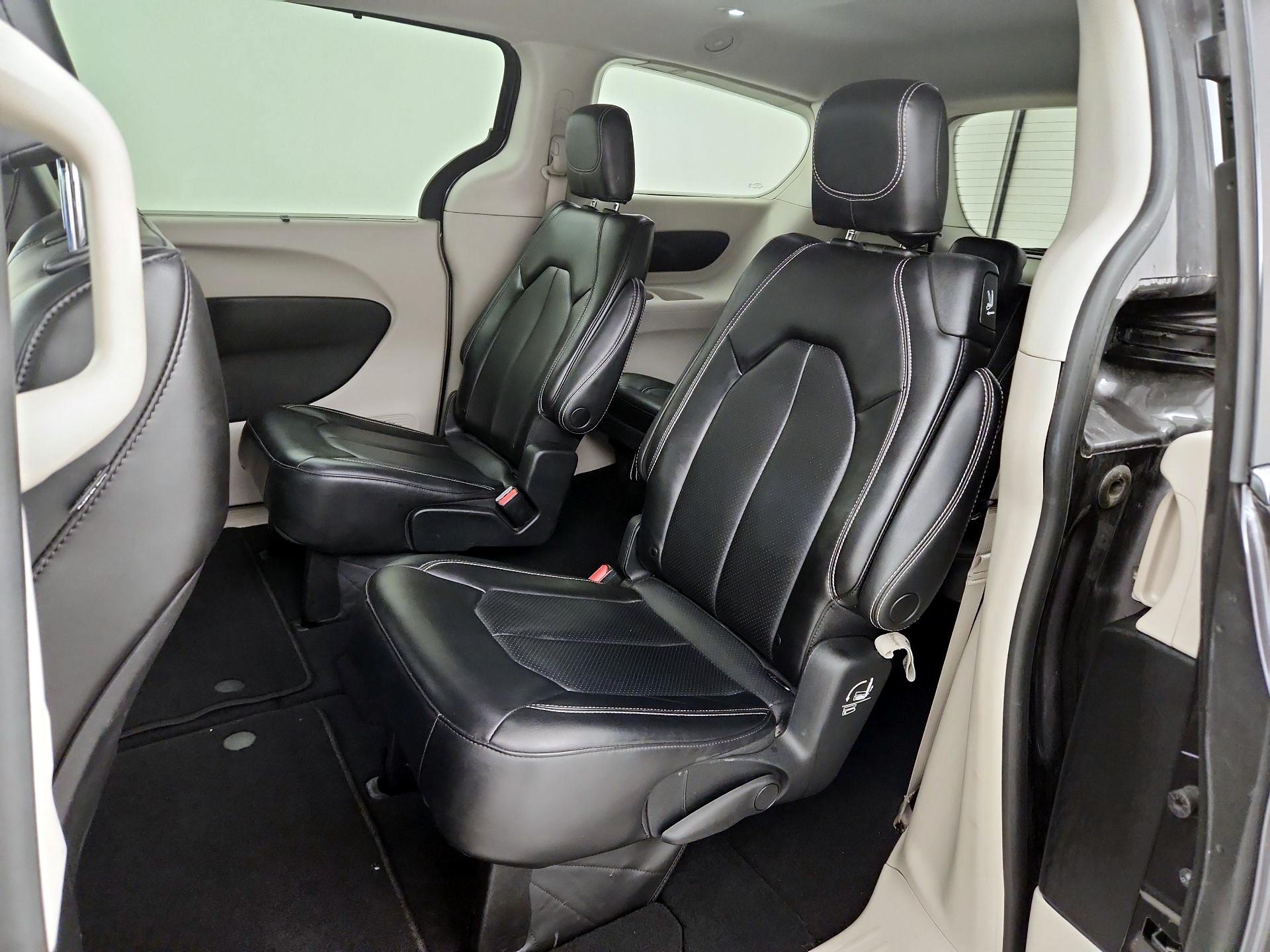 Thumbnail: 2023 Chrysler Pacifica - 19