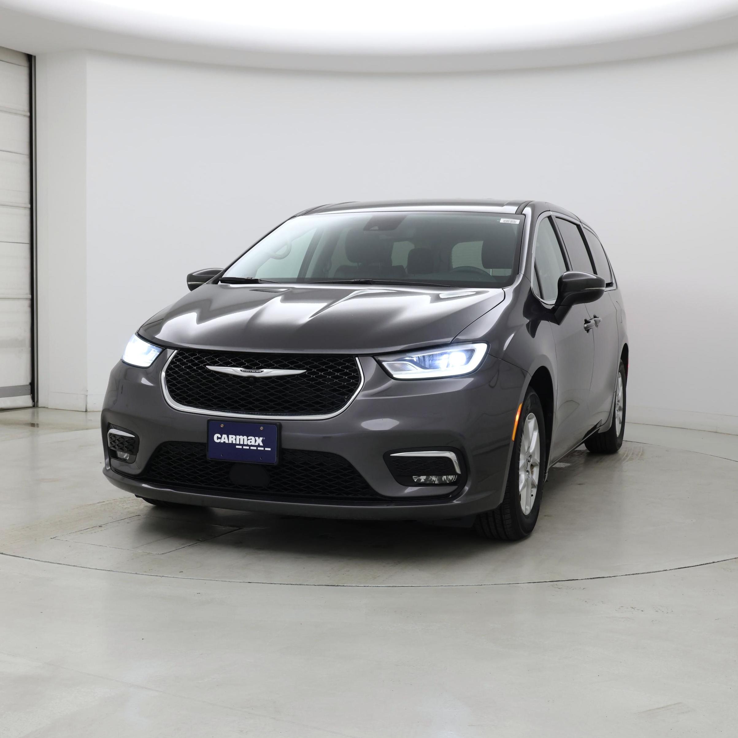 Thumbnail: 2023 Chrysler Pacifica - 4