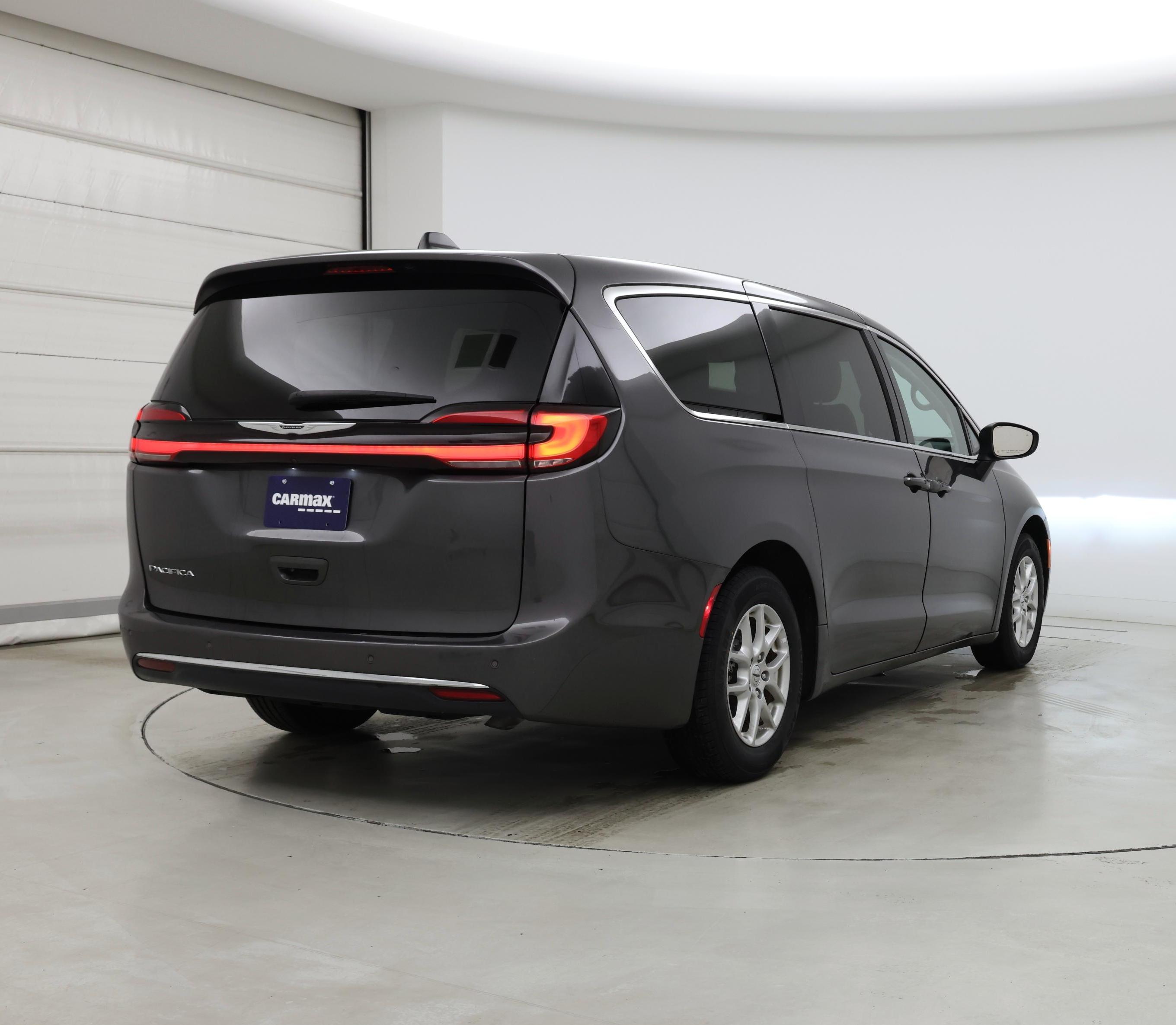 Thumbnail: 2023 Chrysler Pacifica - 8