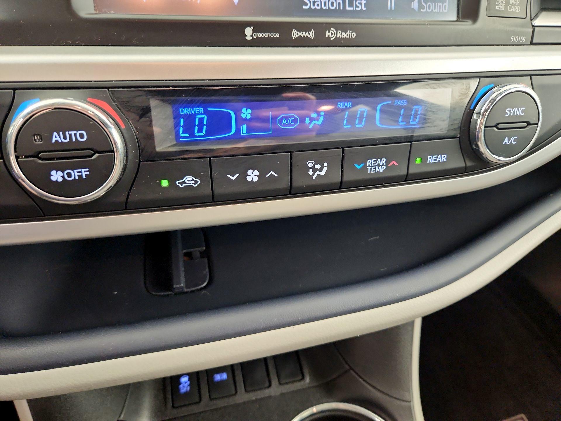 Thumbnail: 2016 Toyota Highlander - 14