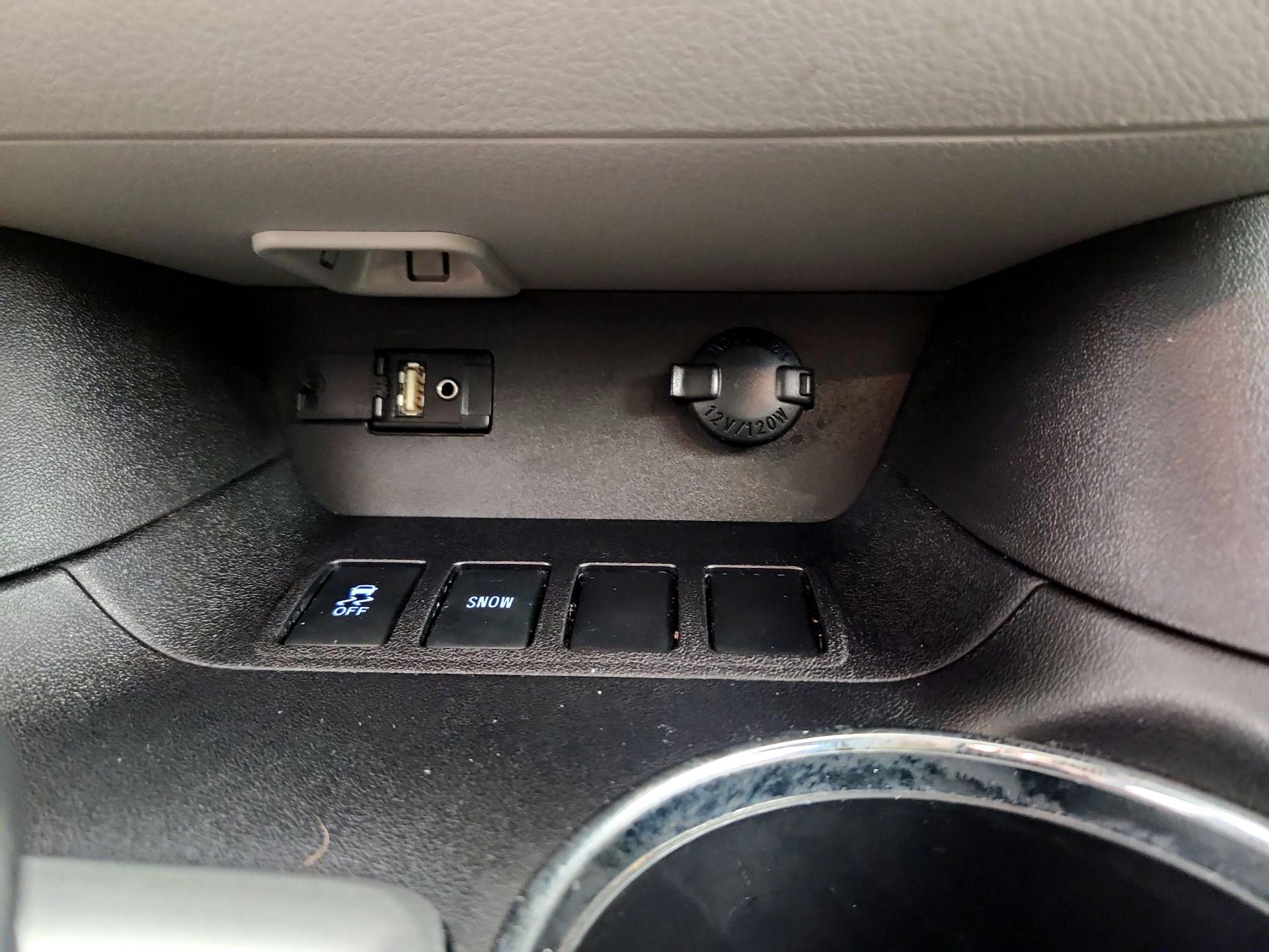 Thumbnail: 2016 Toyota Highlander - 16
