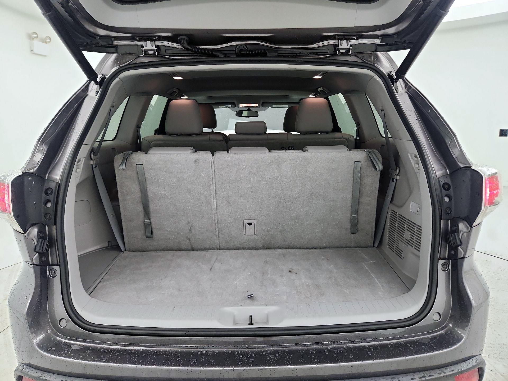 Thumbnail: 2016 Toyota Highlander - 19