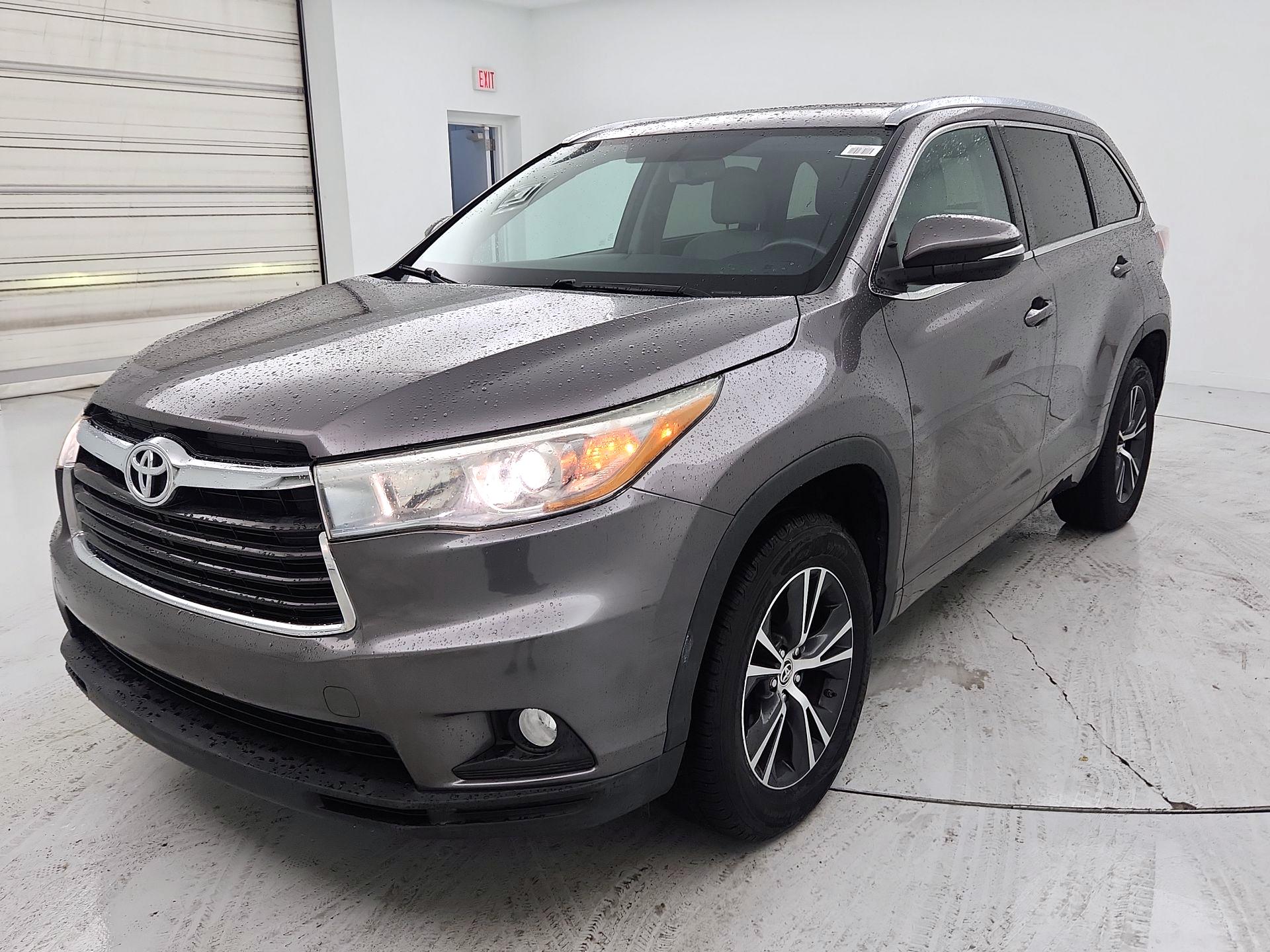 Thumbnail: 2016 Toyota Highlander - 3