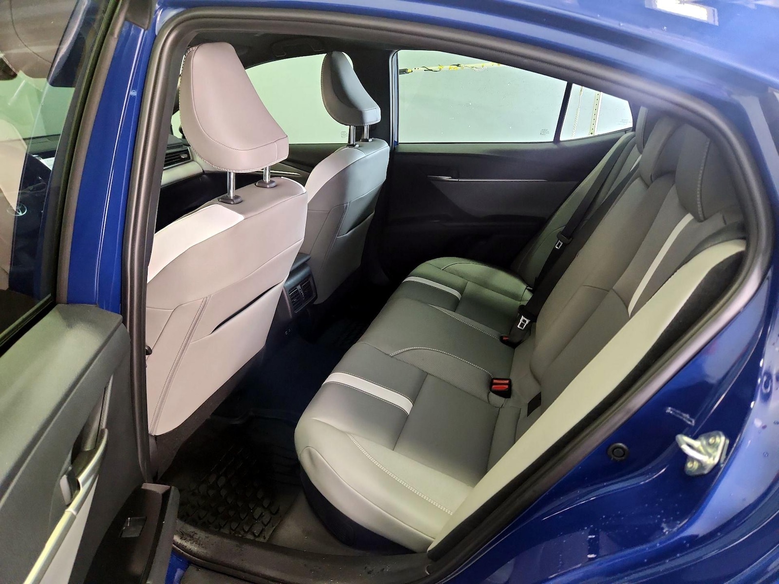 2025 Toyota Camry SE - Photo 21