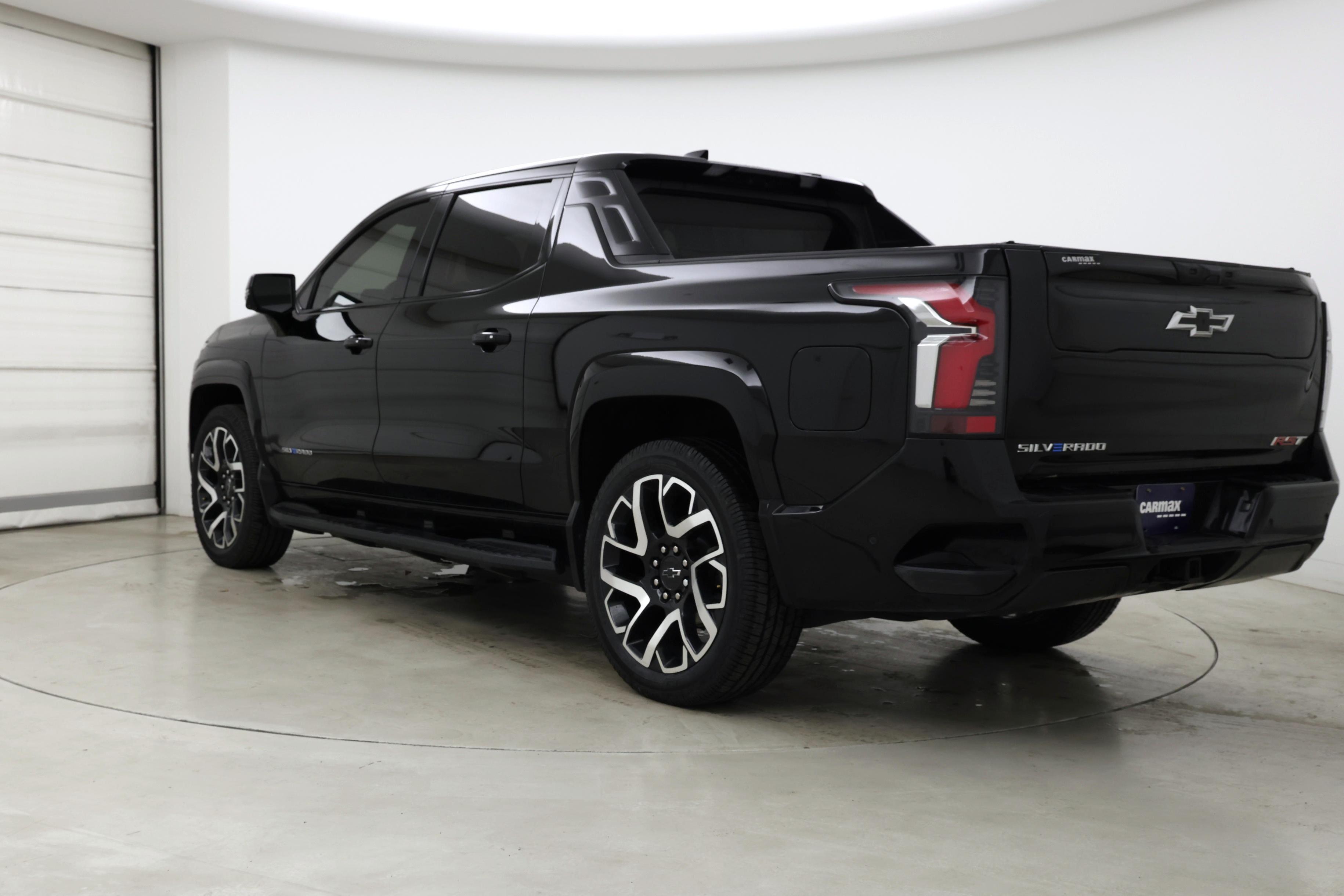 Thumbnail: 2024 Chevrolet Silverado EV - 2