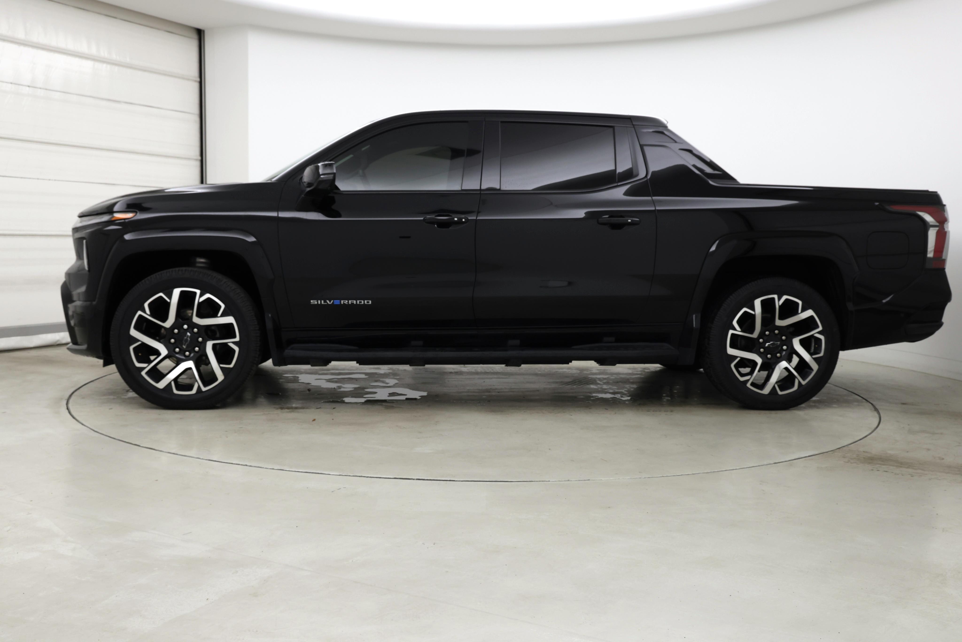 Thumbnail: 2024 Chevrolet Silverado EV - 3