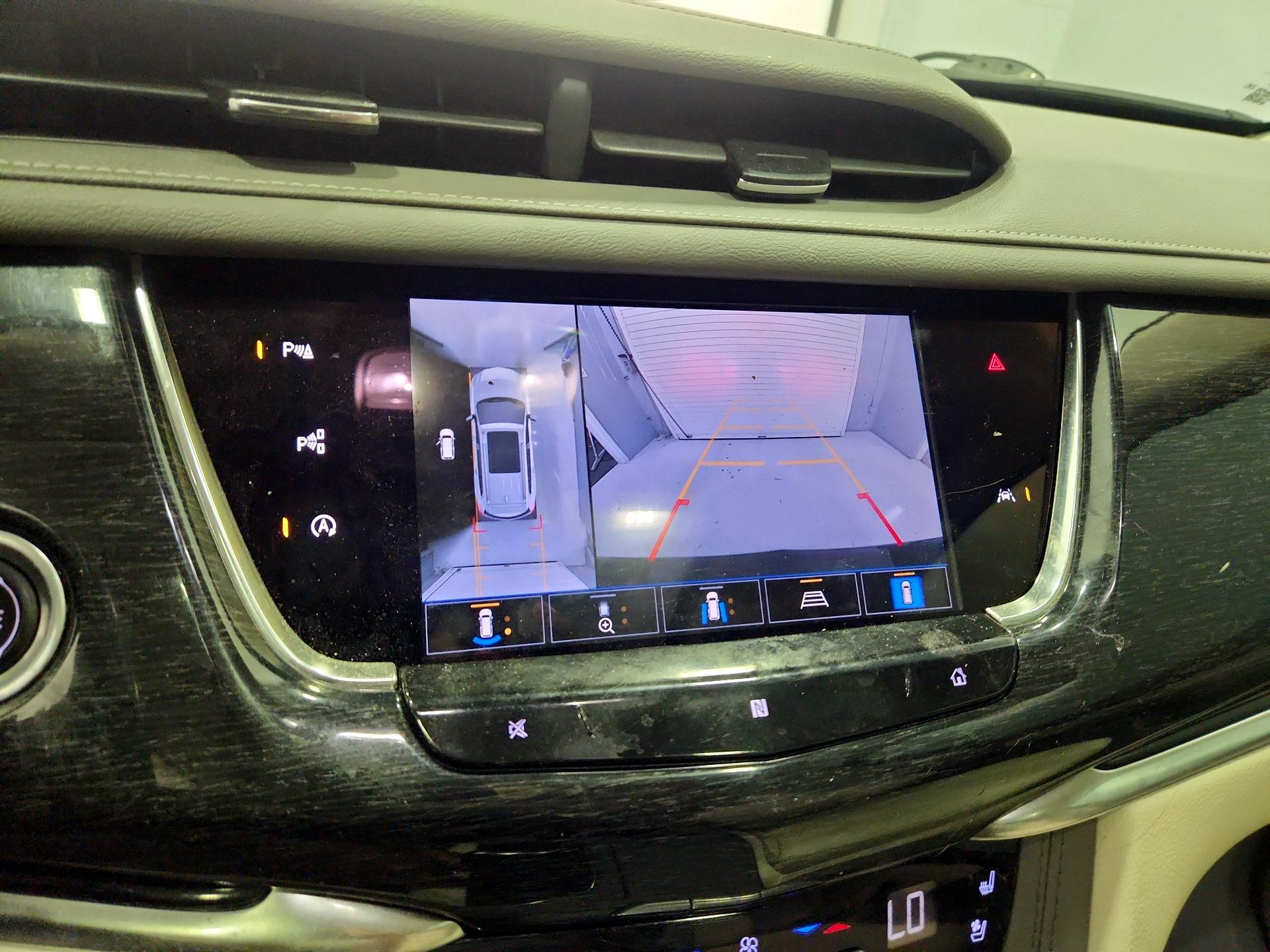 Thumbnail: 2021 Cadillac XT6 - 14