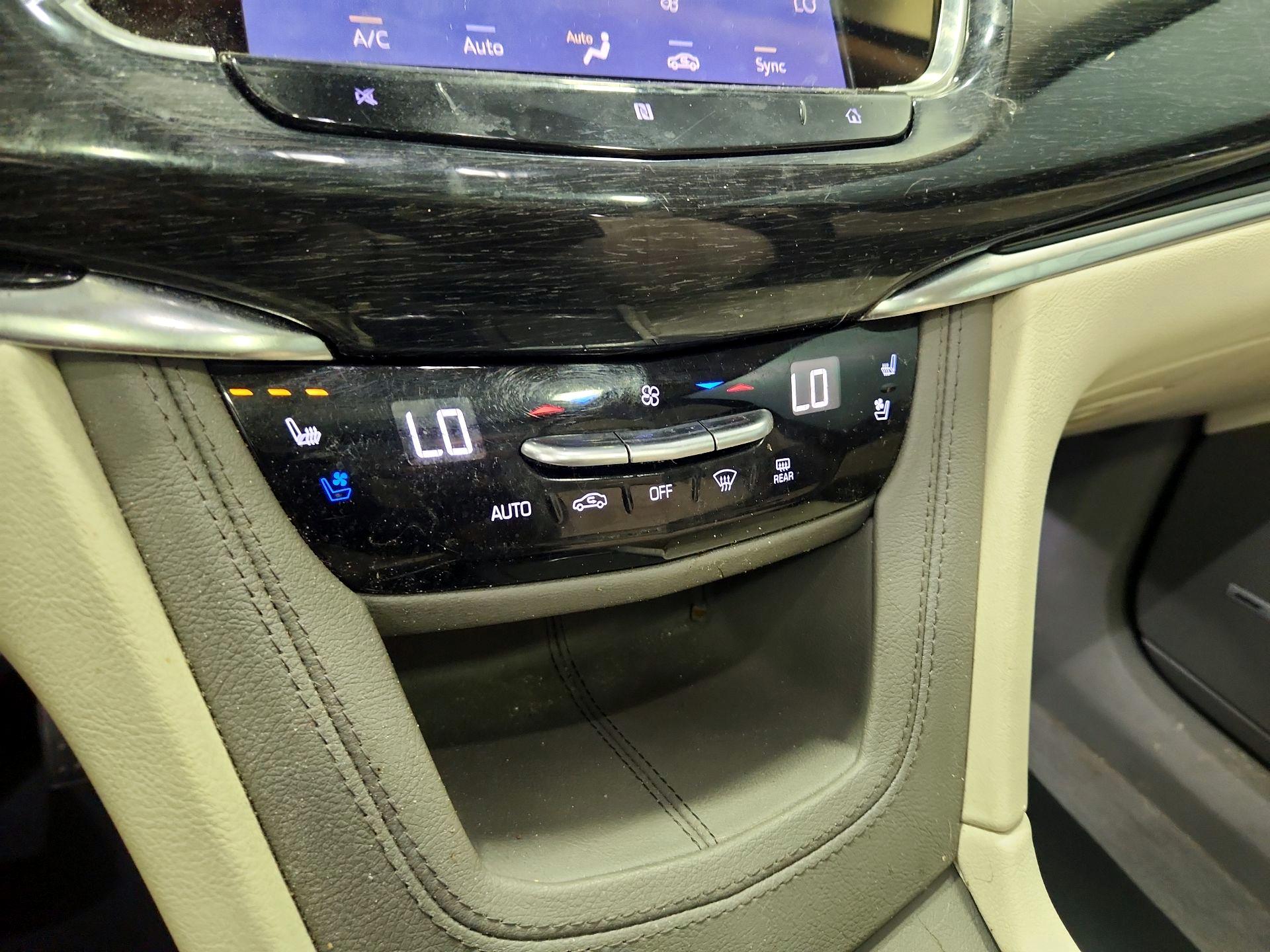 Thumbnail: 2021 Cadillac XT6 - 16
