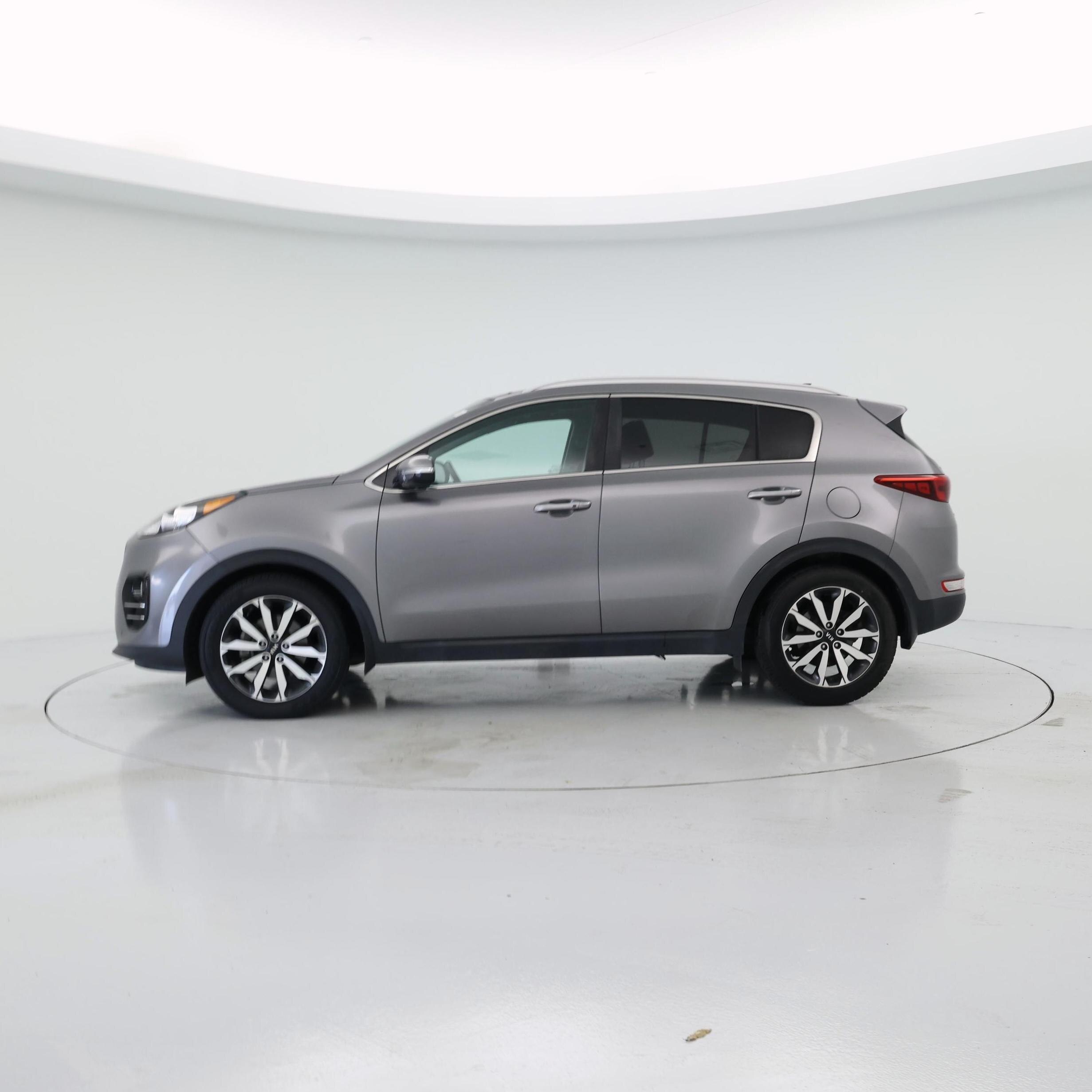 Thumbnail: 2017 Kia Sportage - 3