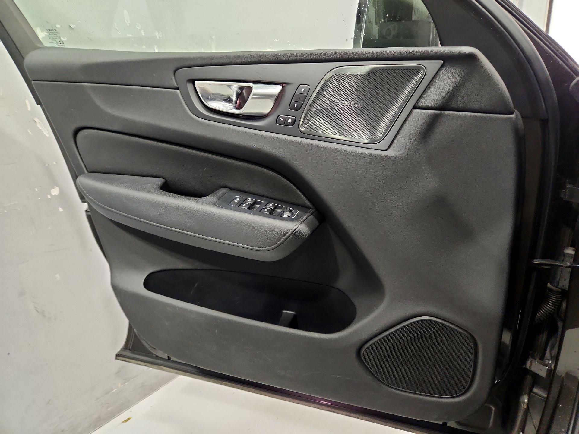 Thumbnail: 2020 Volvo XC60 - 12