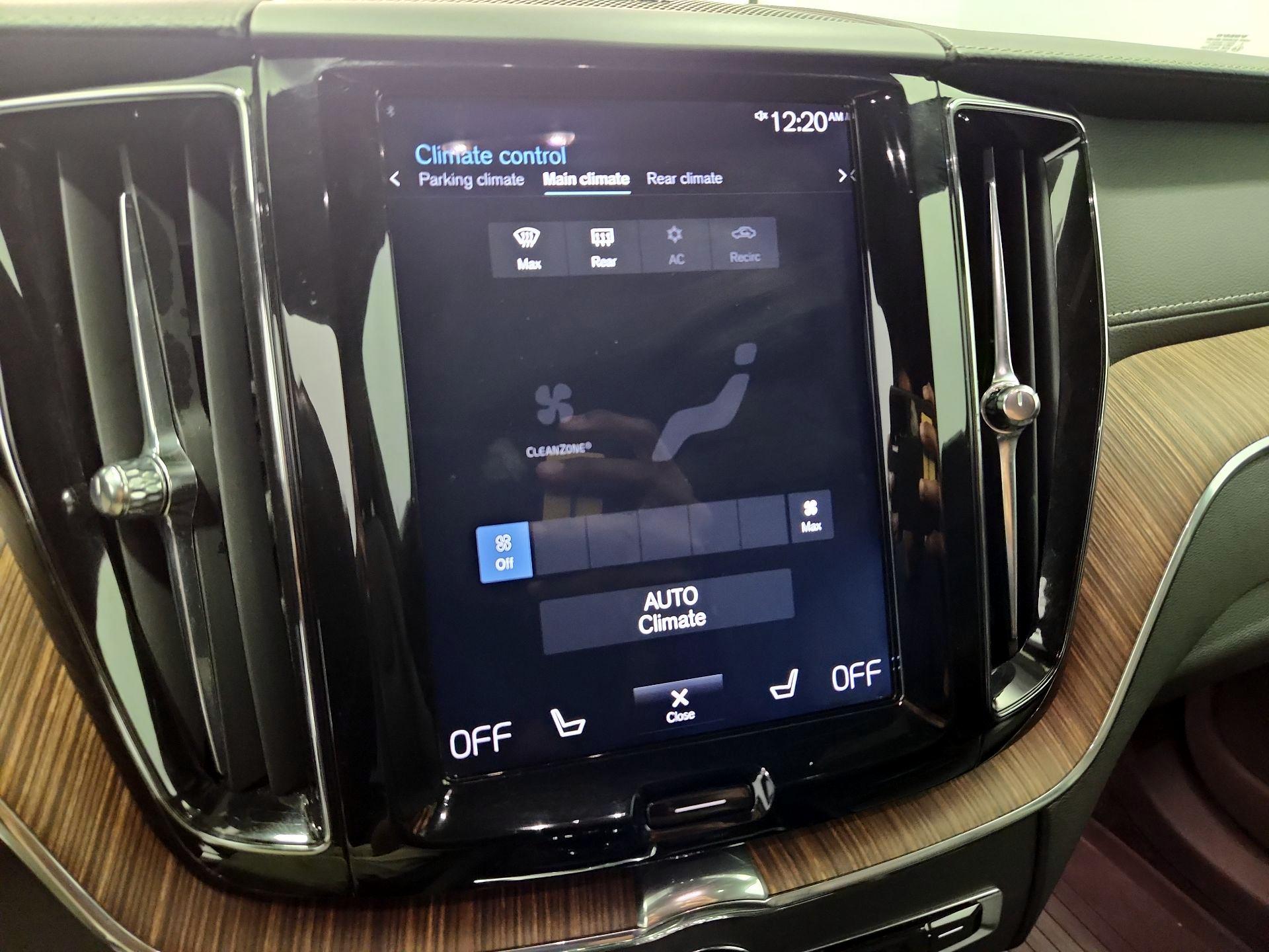 Thumbnail: 2020 Volvo XC60 - 16