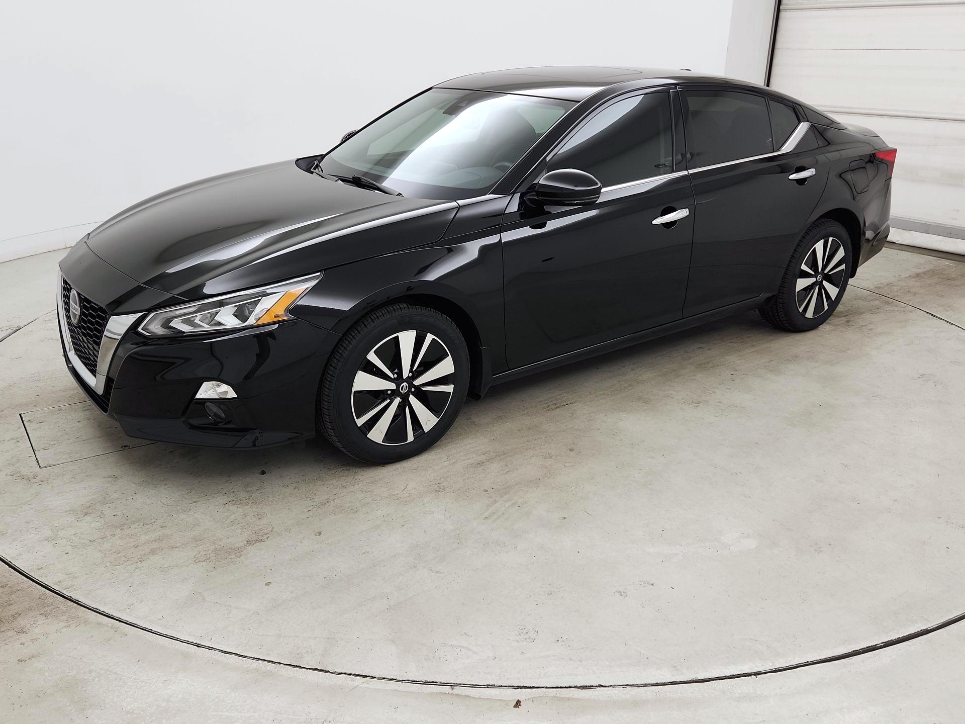 Thumbnail: 2020 Nissan Altima - 3