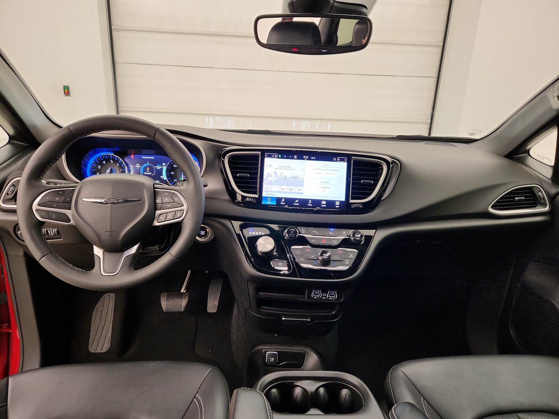 Thumbnail: 2025 Chrysler Pacifica - 9