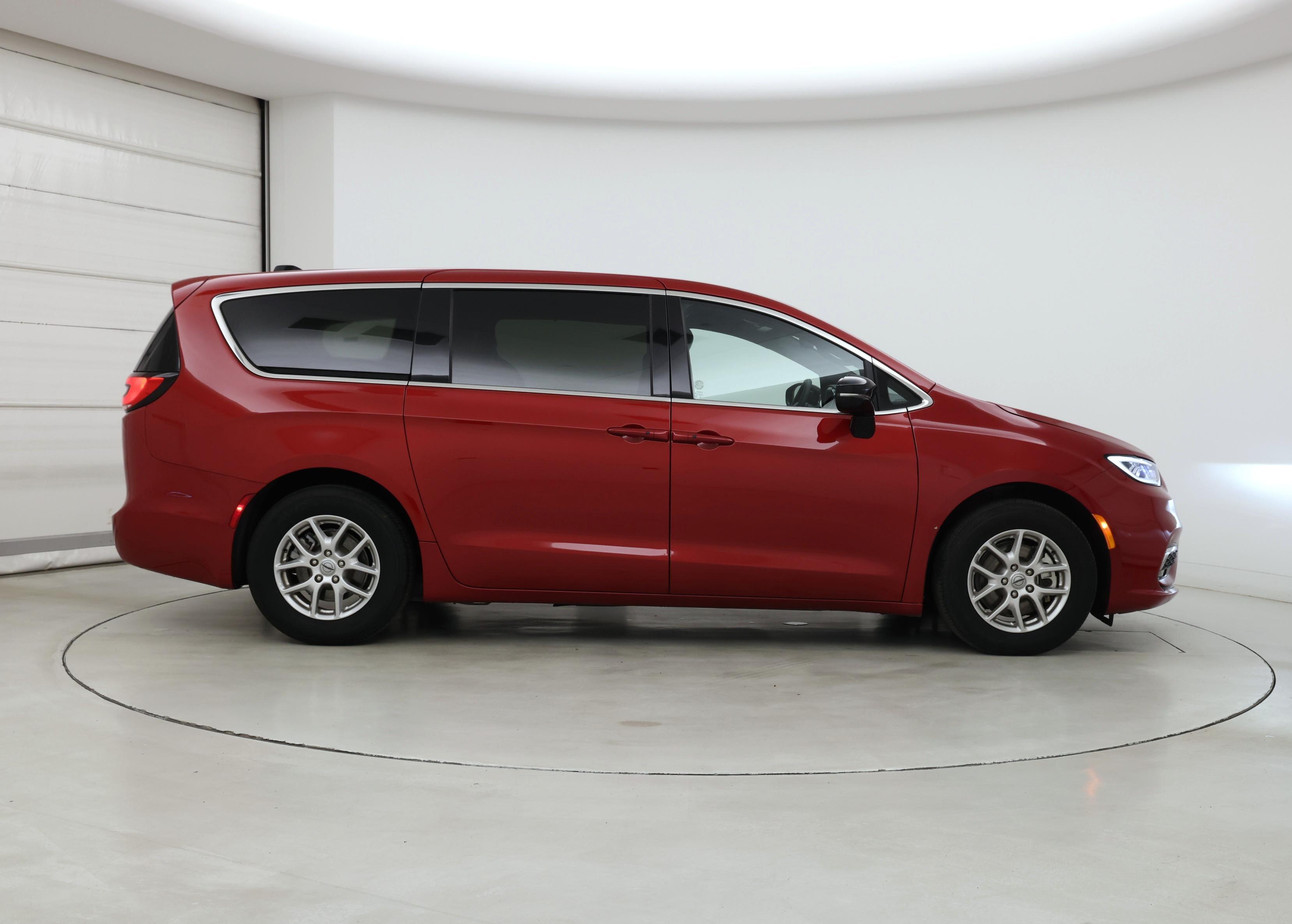 Thumbnail: 2025 Chrysler Pacifica - 7