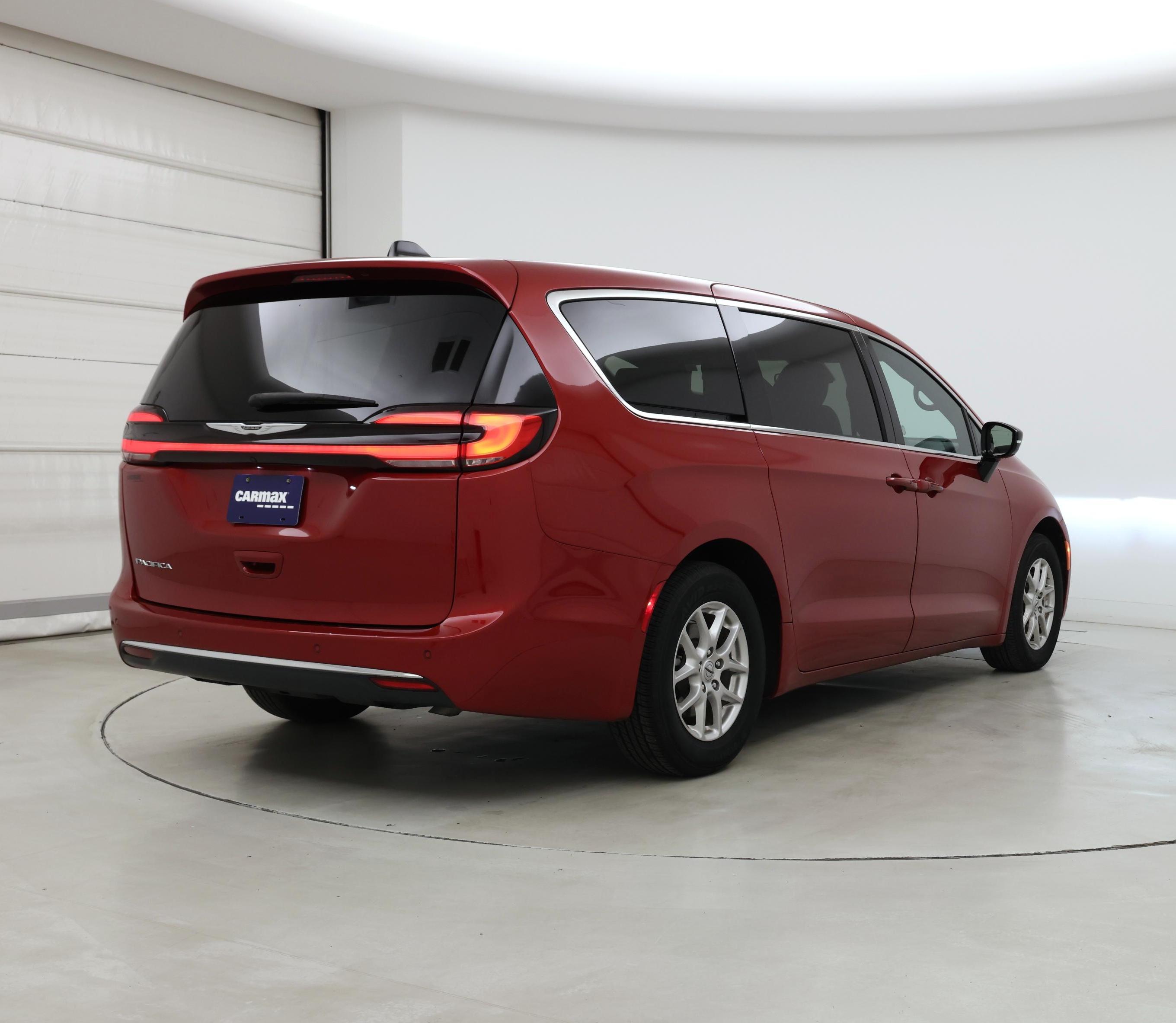 Thumbnail: 2025 Chrysler Pacifica - 8