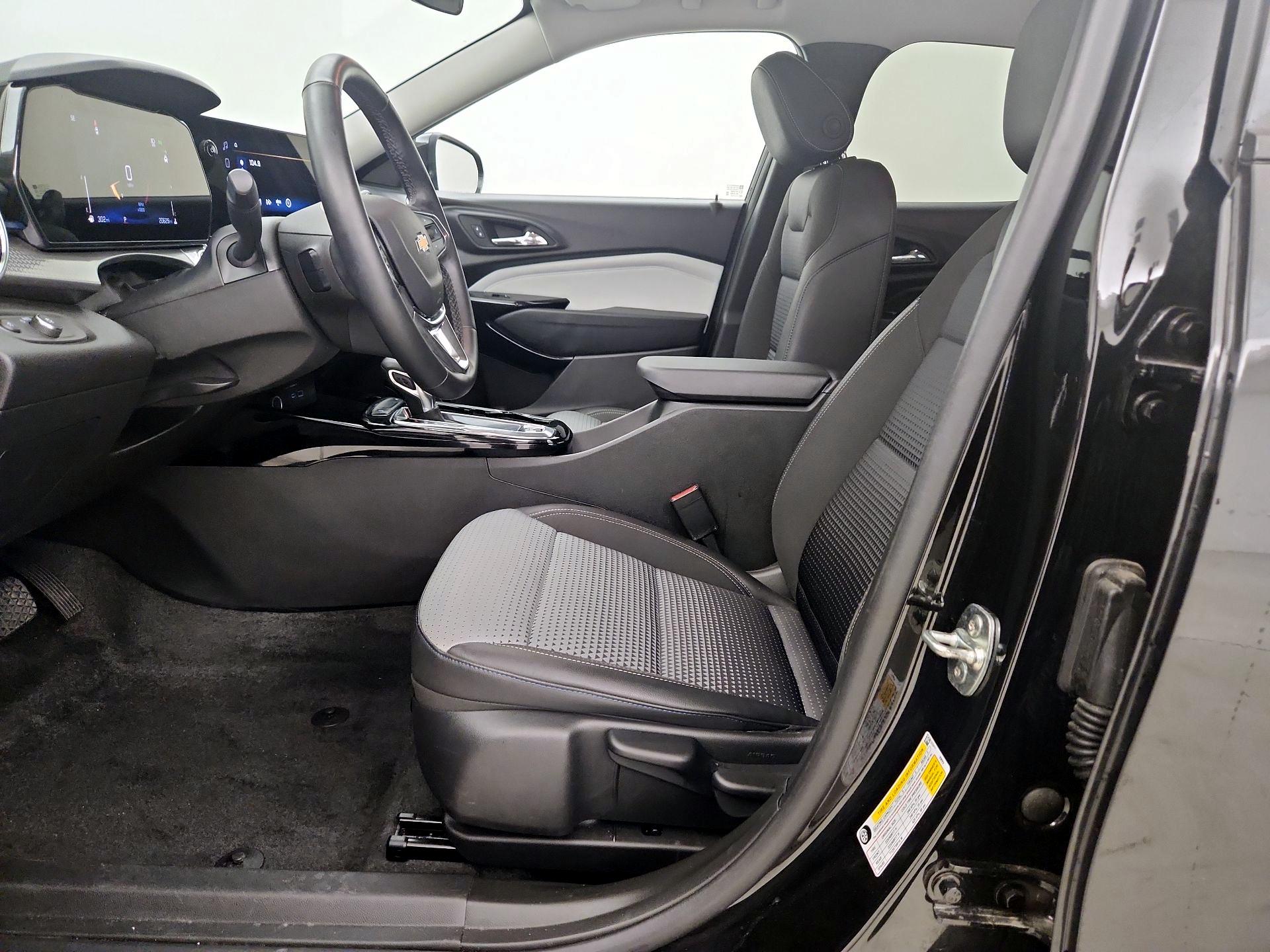Thumbnail: 2025 Chevrolet Trax - 11