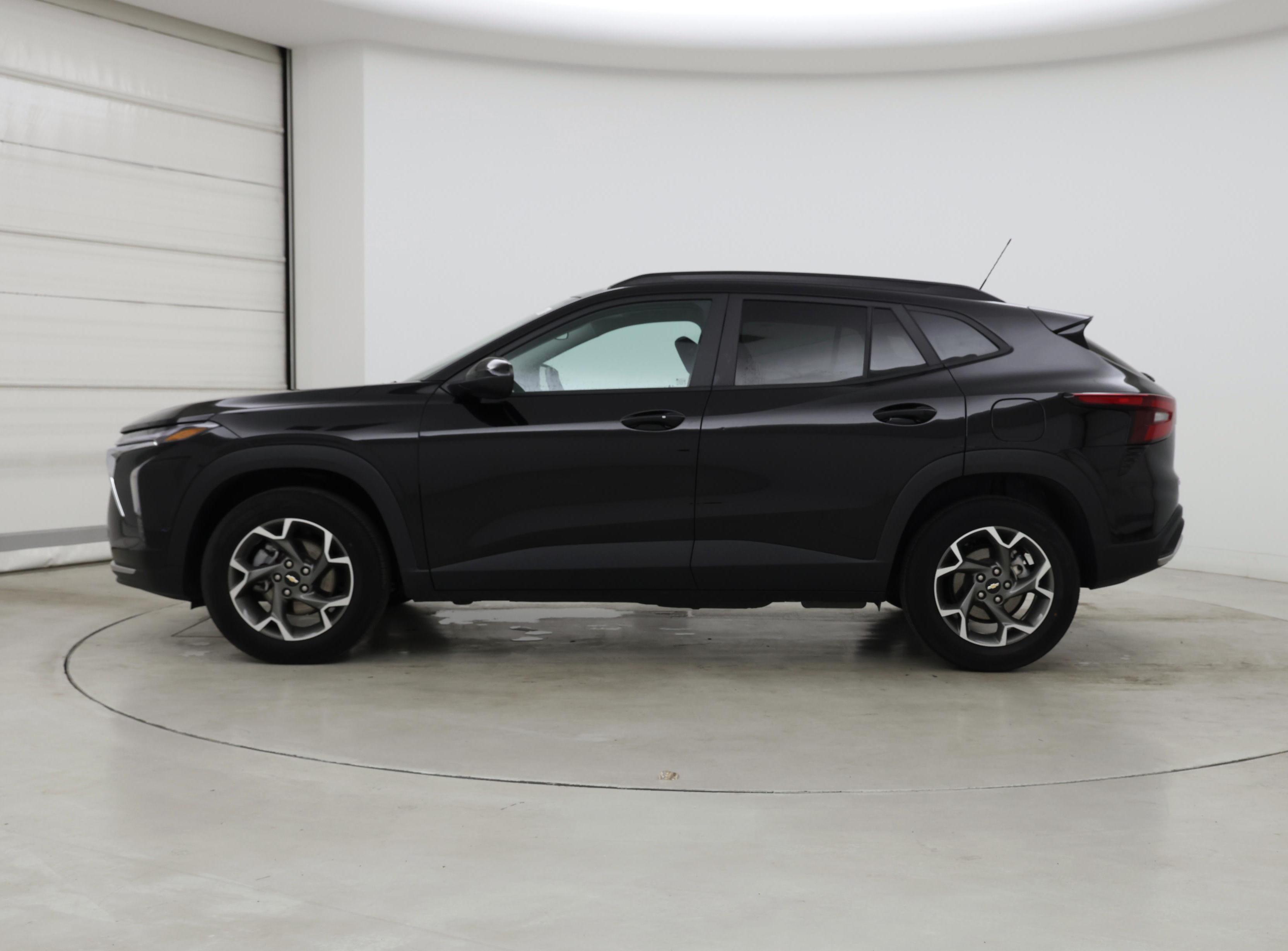 Thumbnail: 2025 Chevrolet Trax - 3
