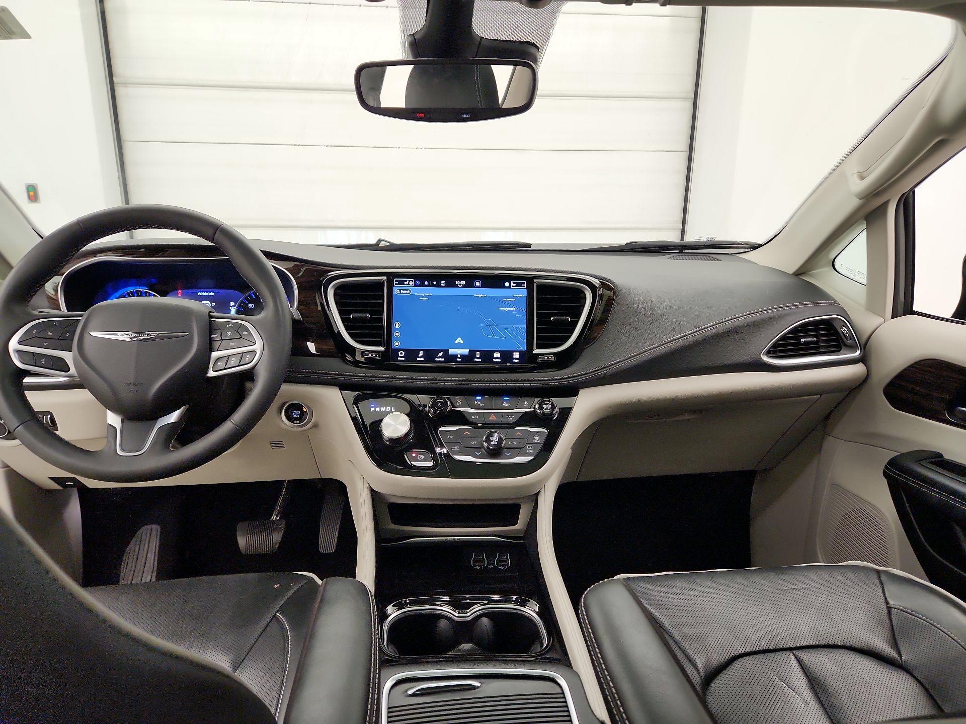 Thumbnail: 2023 Chrysler Pacifica - 9