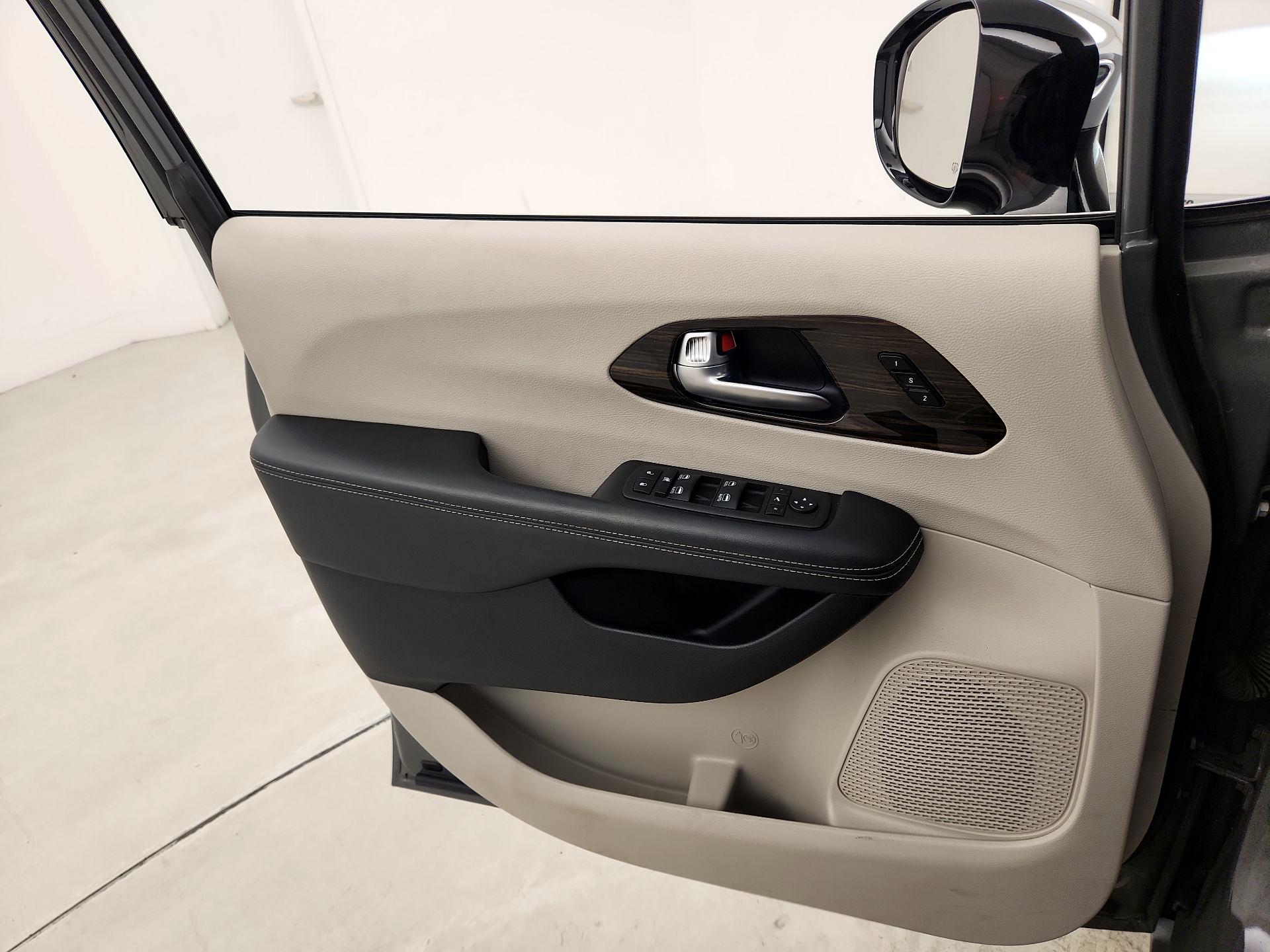 Thumbnail: 2023 Chrysler Pacifica - 12
