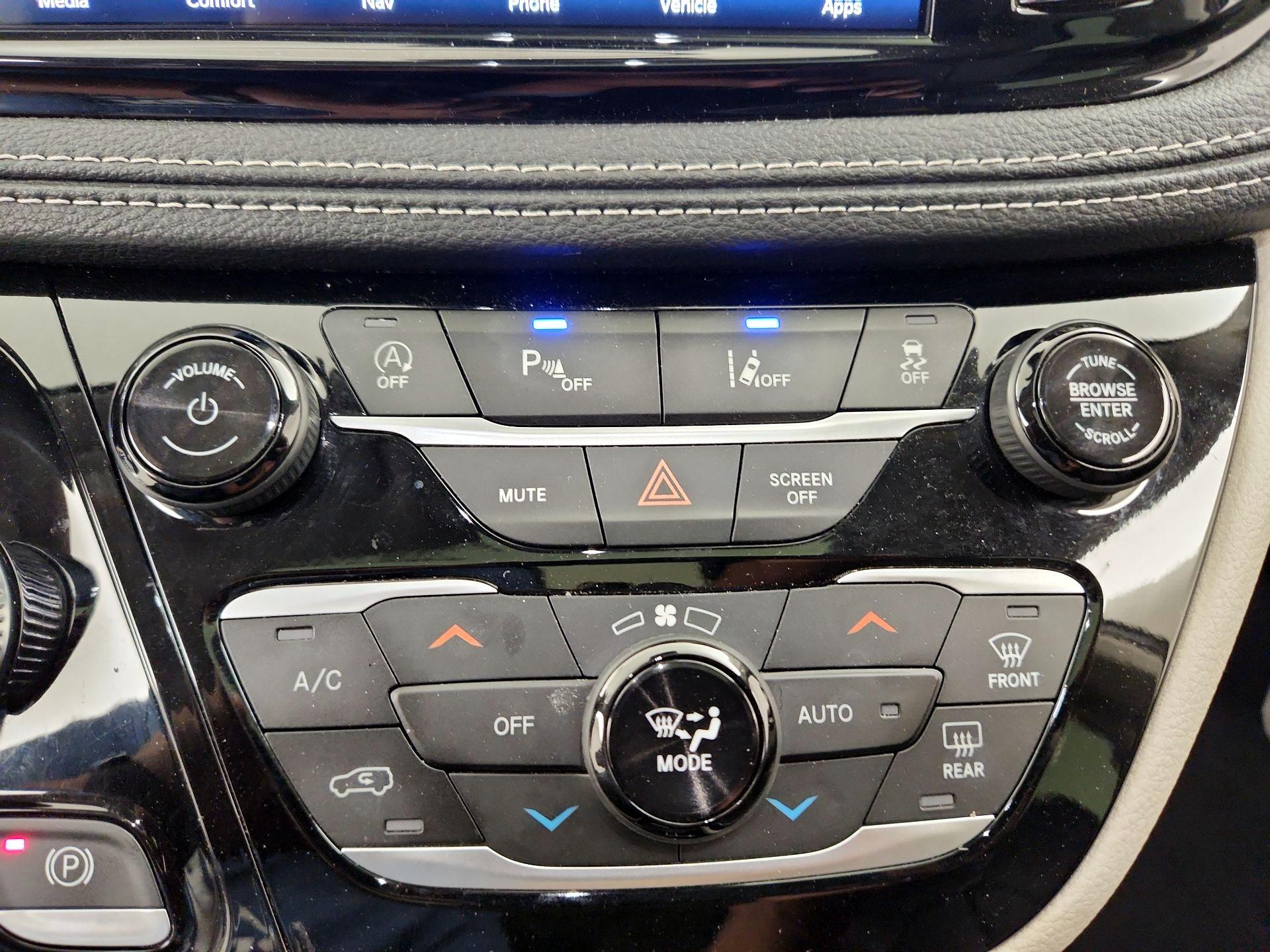 Thumbnail: 2023 Chrysler Pacifica - 17