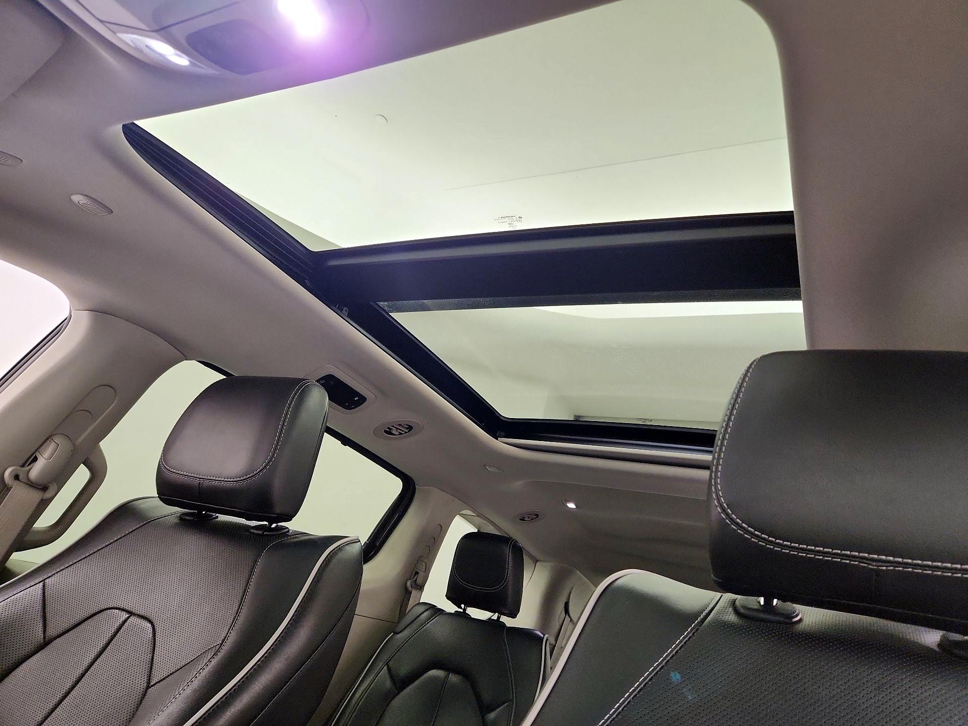 Thumbnail: 2023 Chrysler Pacifica - 20