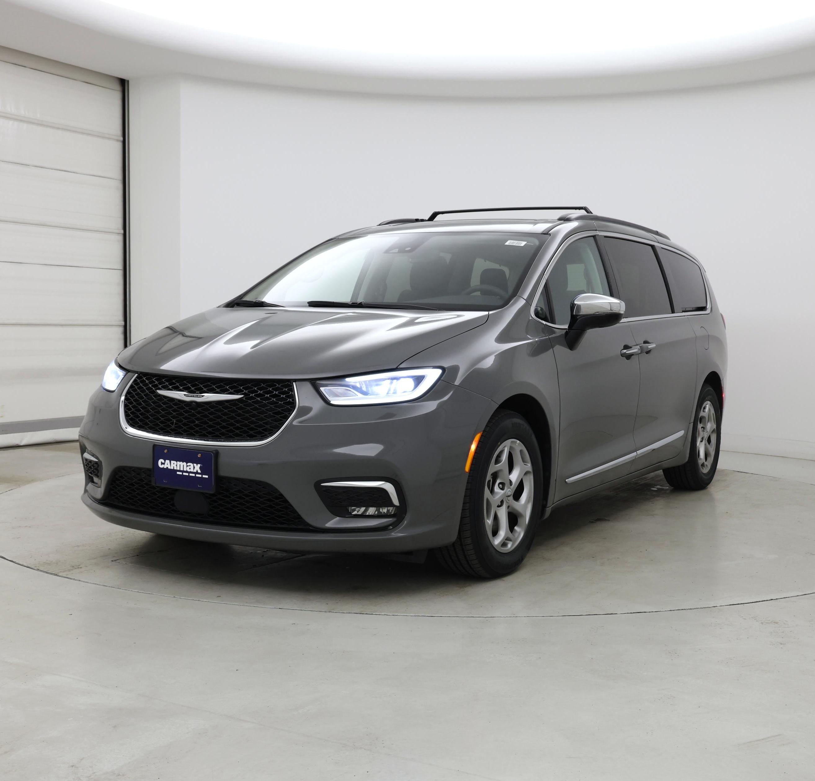 Thumbnail: 2023 Chrysler Pacifica - 4